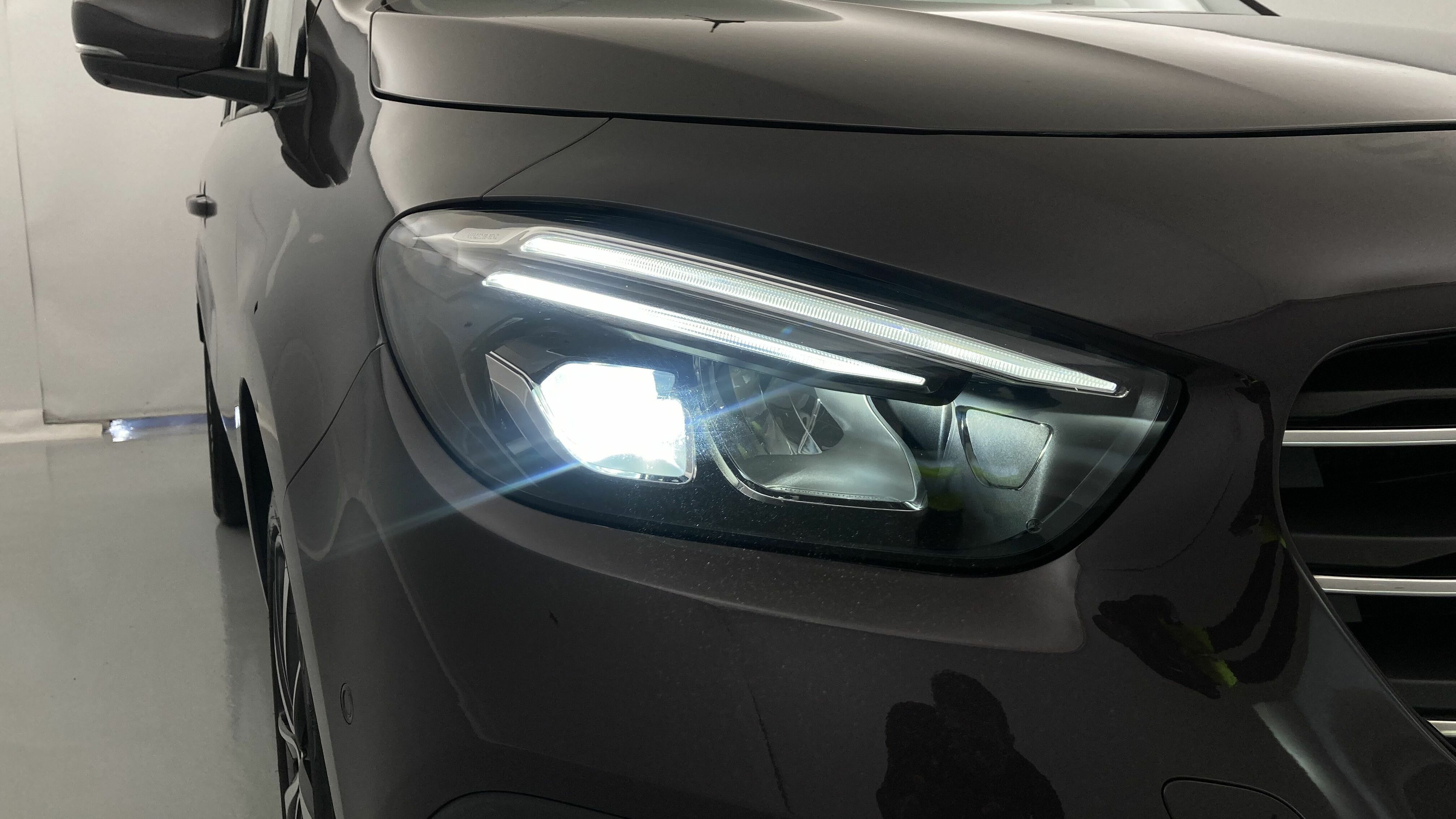 mercedes benz clase t n1 nv 180D 116 DCT 2022 rojo rubelita metalizado 29