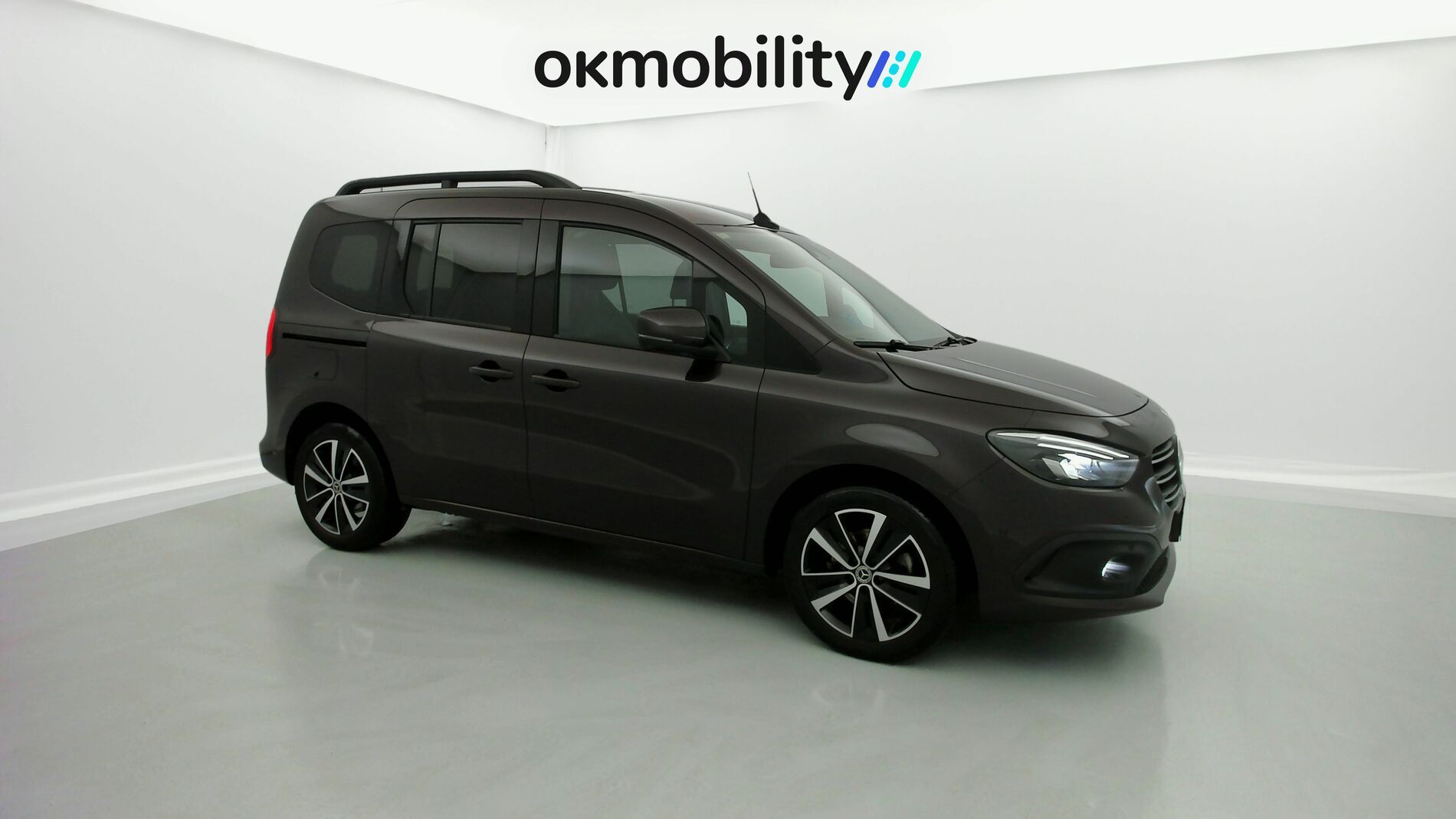 mercedes benz clase t n1 nv 180D 116 DCT 2022 rojo rubelita metalizado 2