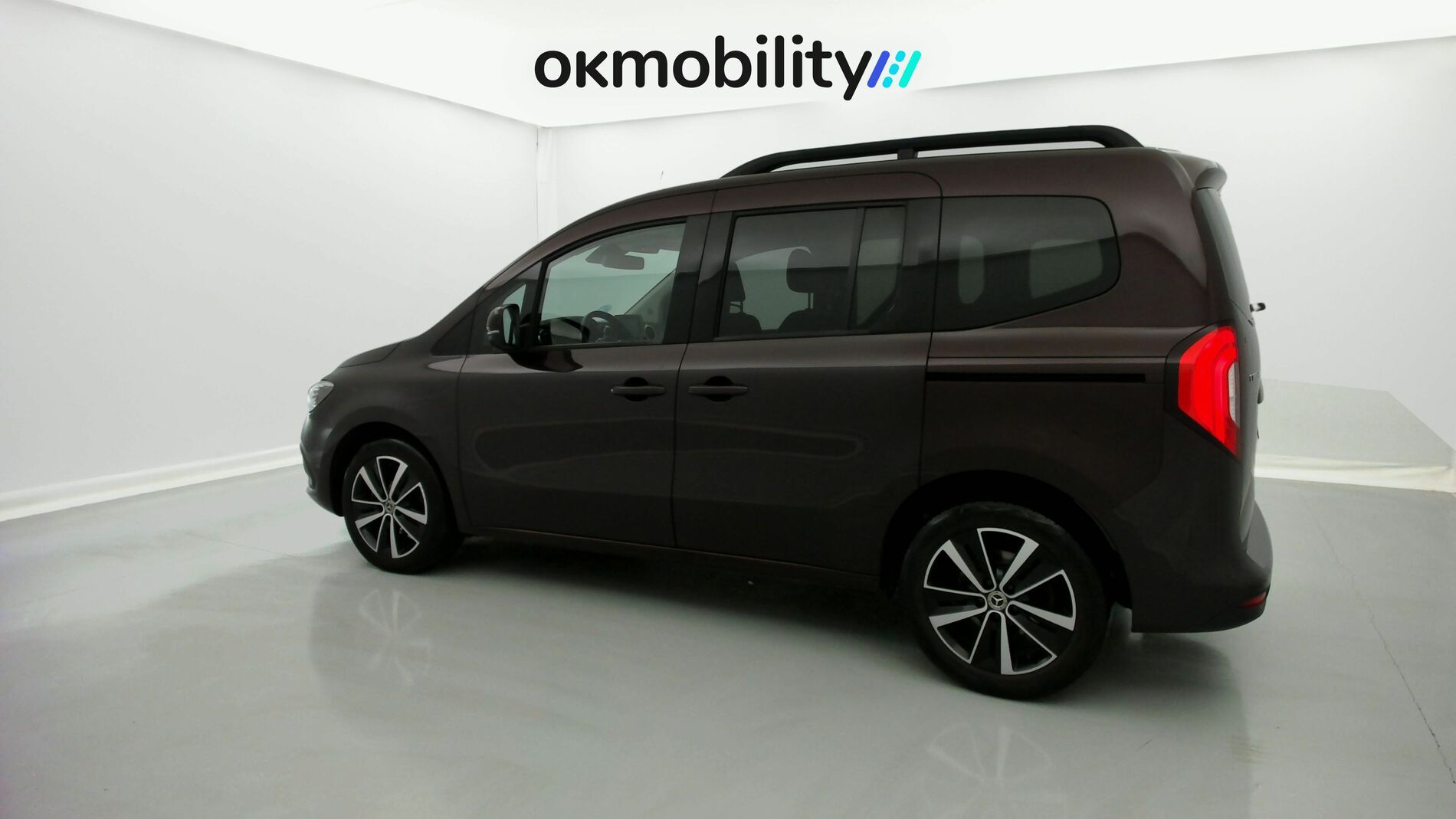 mercedes benz clase t n1 nv 180D 116 DCT 2022 rojo rubelita metalizado 9