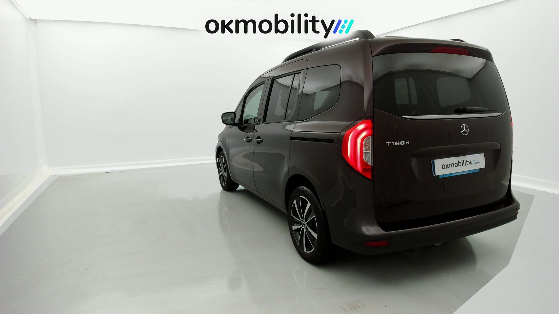 mercedes benz clase t n1 nv 180D 116 DCT 2022 rojo rubelita metalizado 10