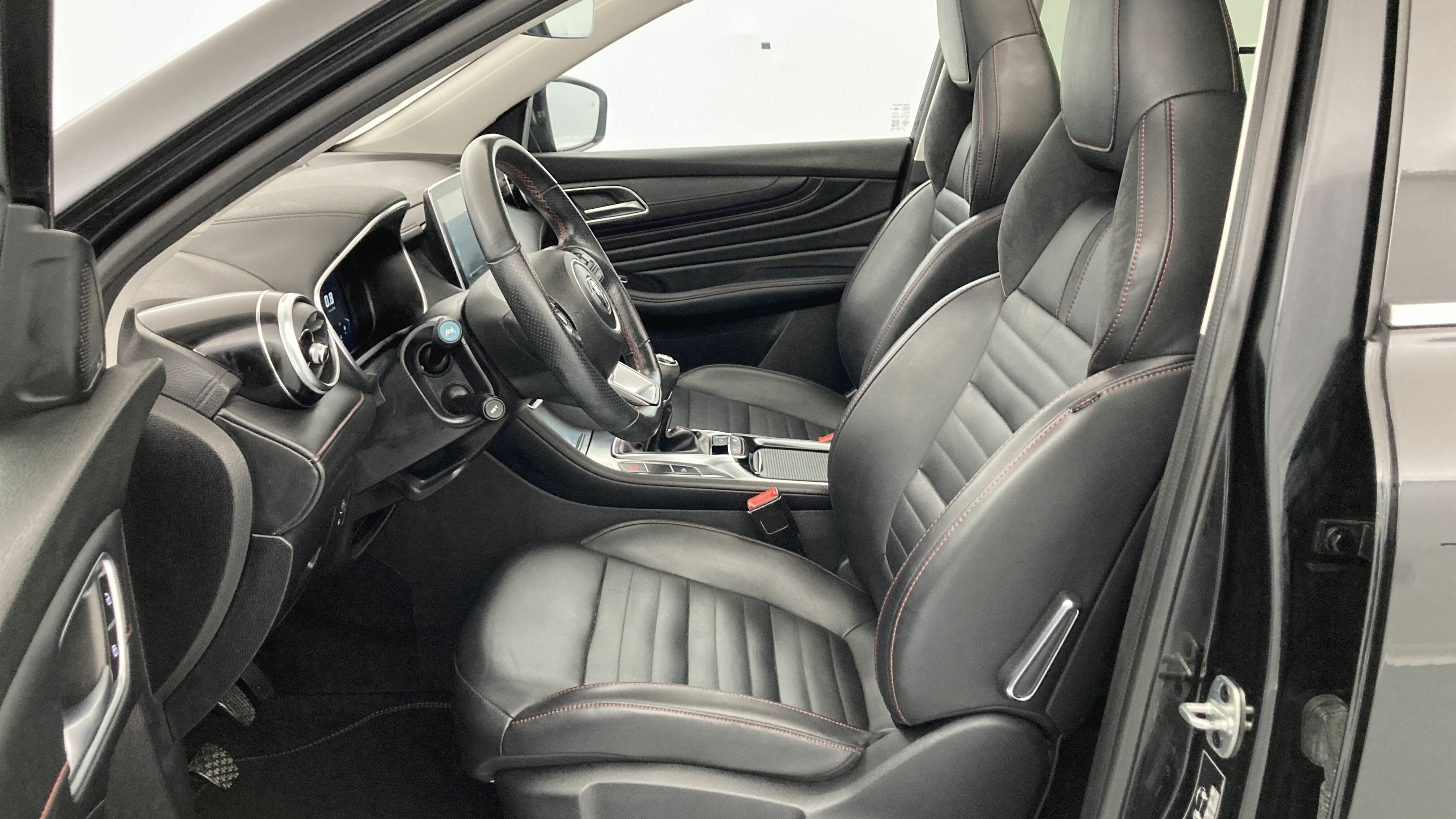 mg hs luxury 1.5 T-GDI 162 2023 pebble black 14