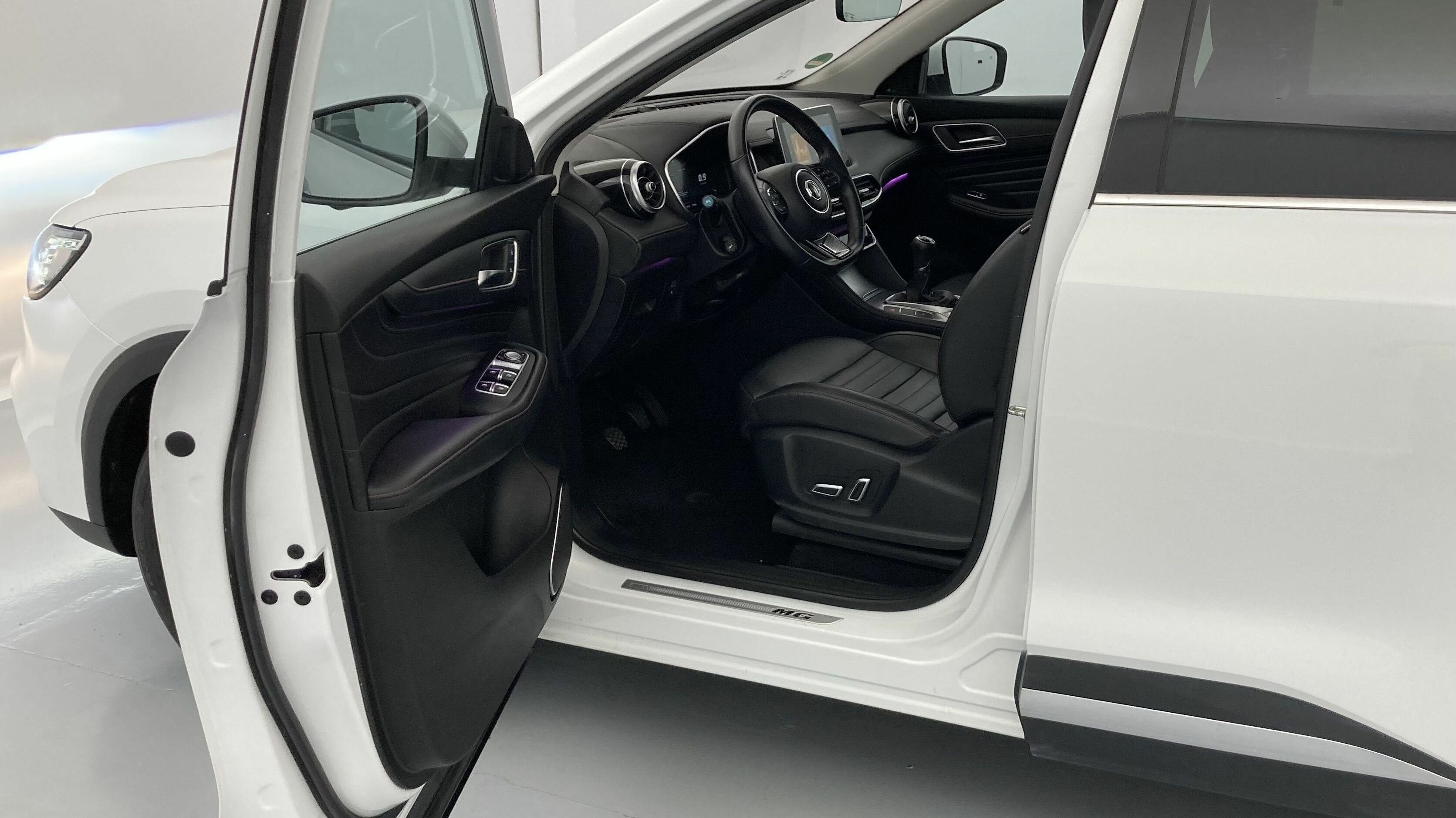 mg hs luxury 1.5 T-GDI 162 2023 dover white 13