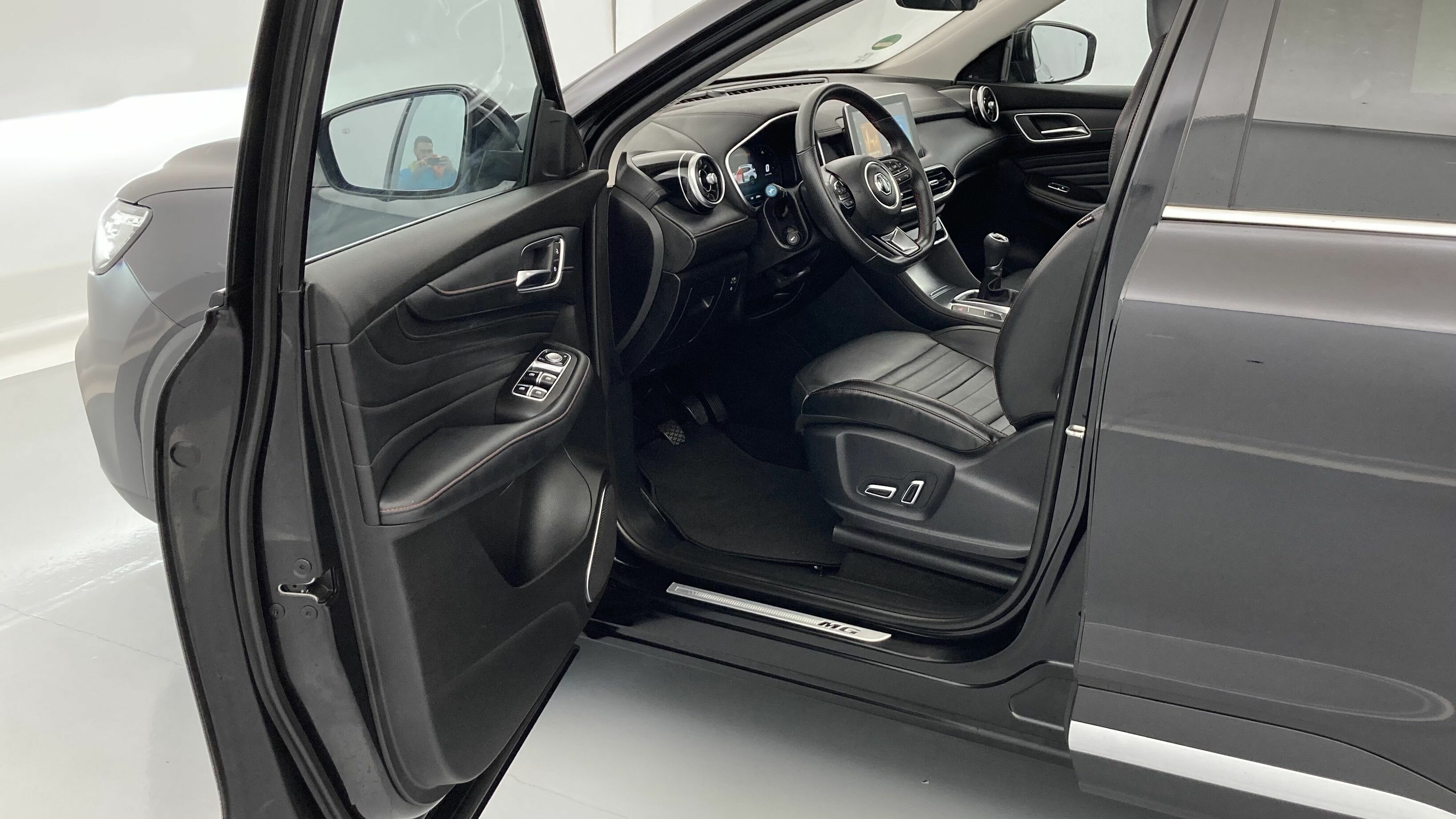 mg hs luxury 1.5 T-GDI 162 2023 pebble black 13