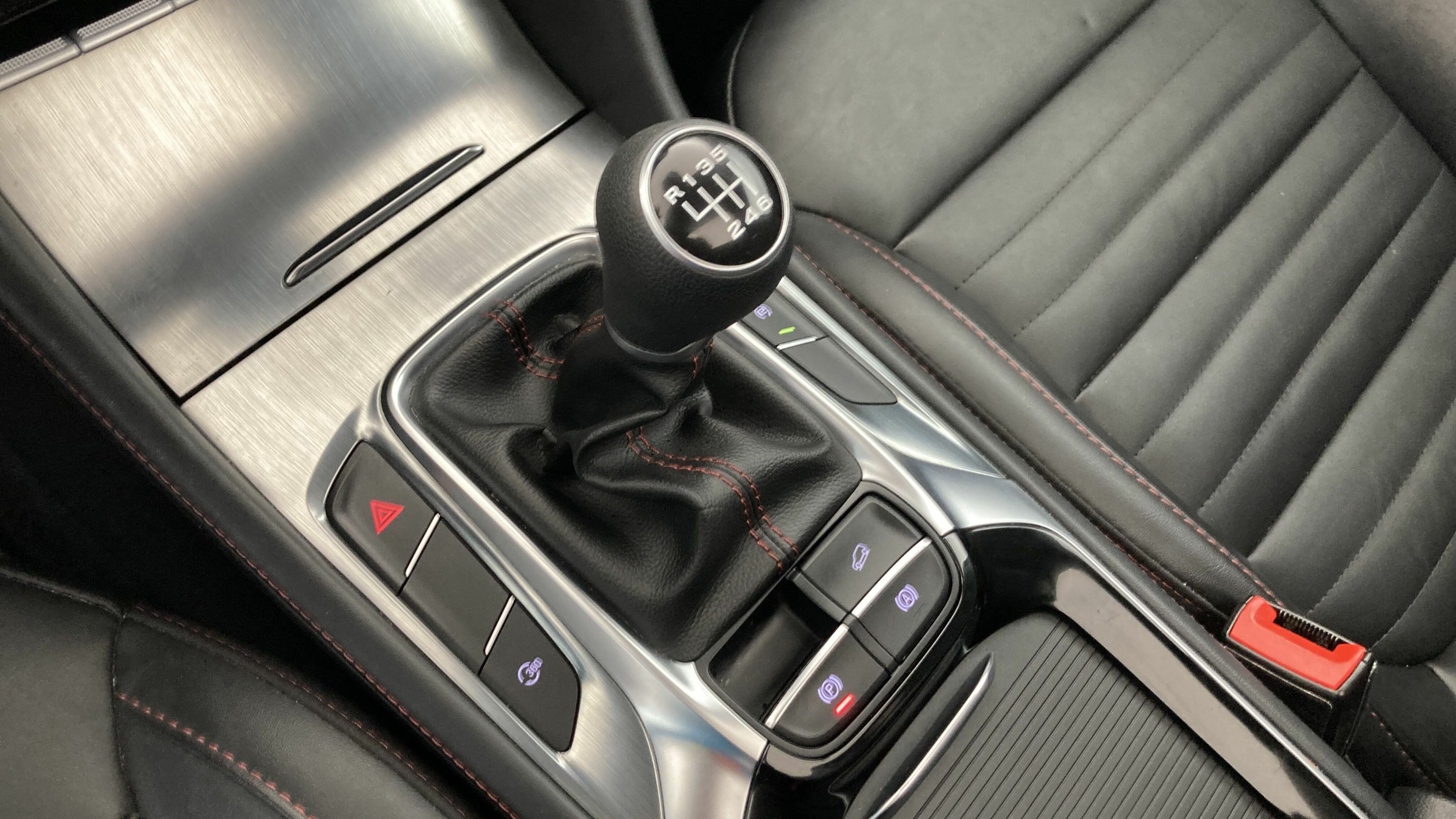 mg hs luxury 1.5 T-GDI 162 2023 pebble black 19