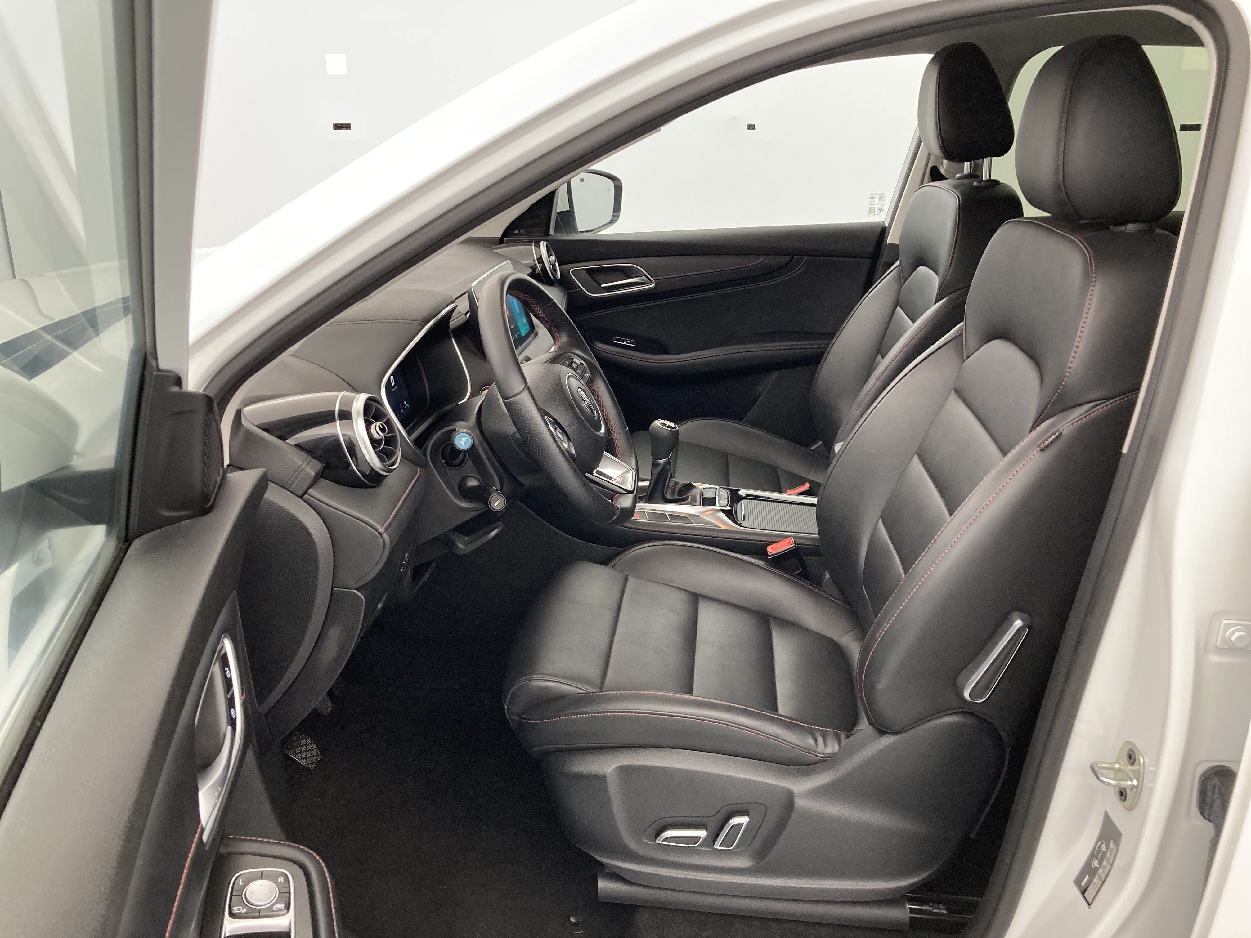mg hs comfort 1.5 T-GDI 162 2023 dover white 23