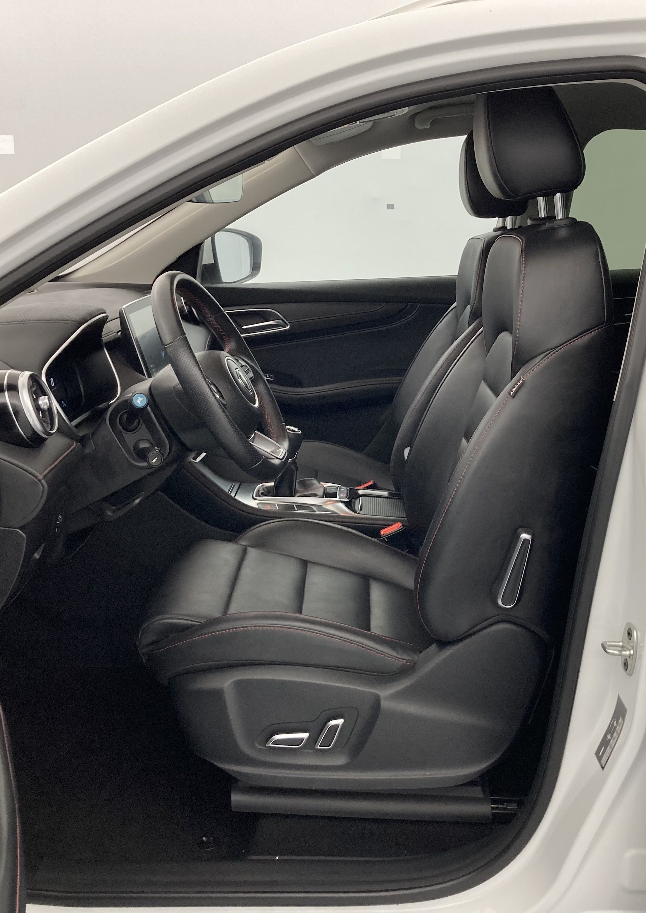 mg hs comfort 1.5 T-GDI 162 2023 dover white 19