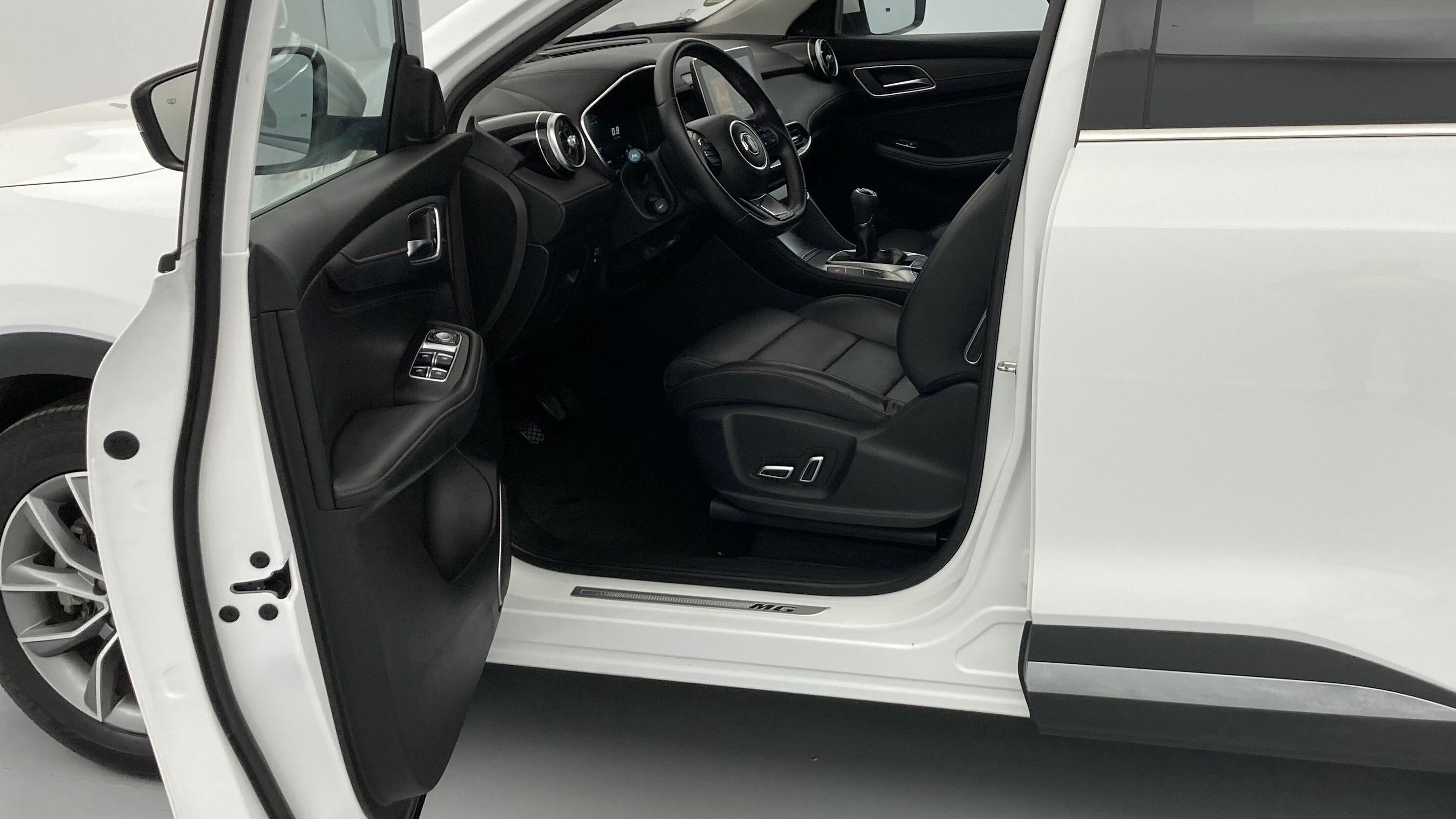 mg hs comfort 1.5 T-GDI 162 2023 dover white 14