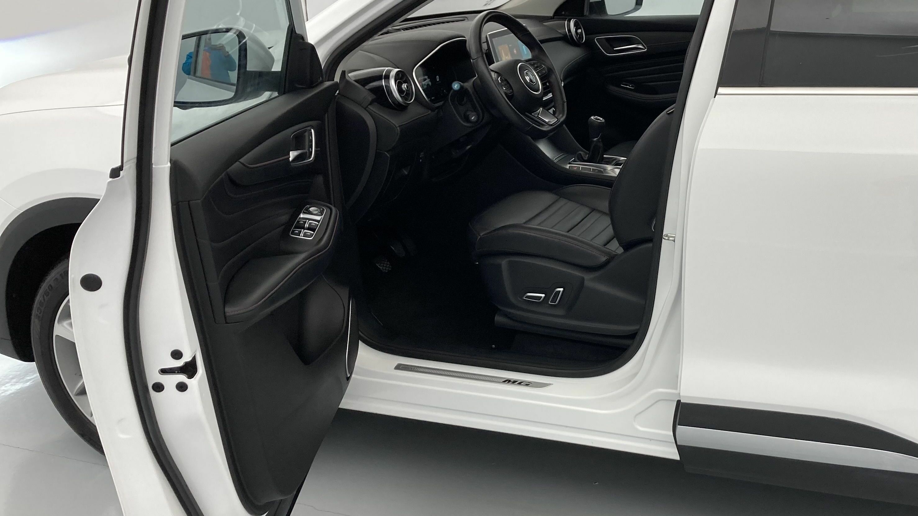 mg hs luxury 1.5 T-GDI 162 2023 dover white 14