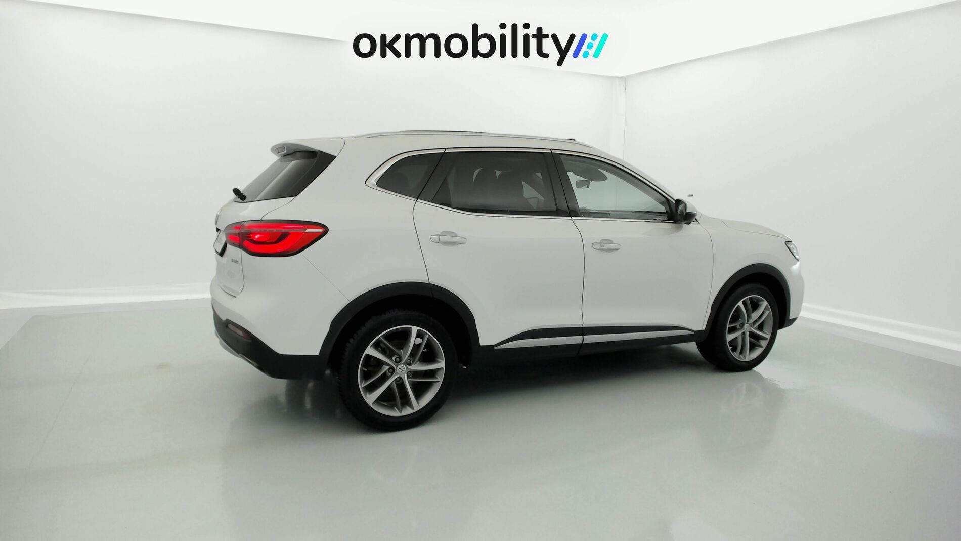 mg hs luxury 1.5 T-GDI 162 2023 dover white 13