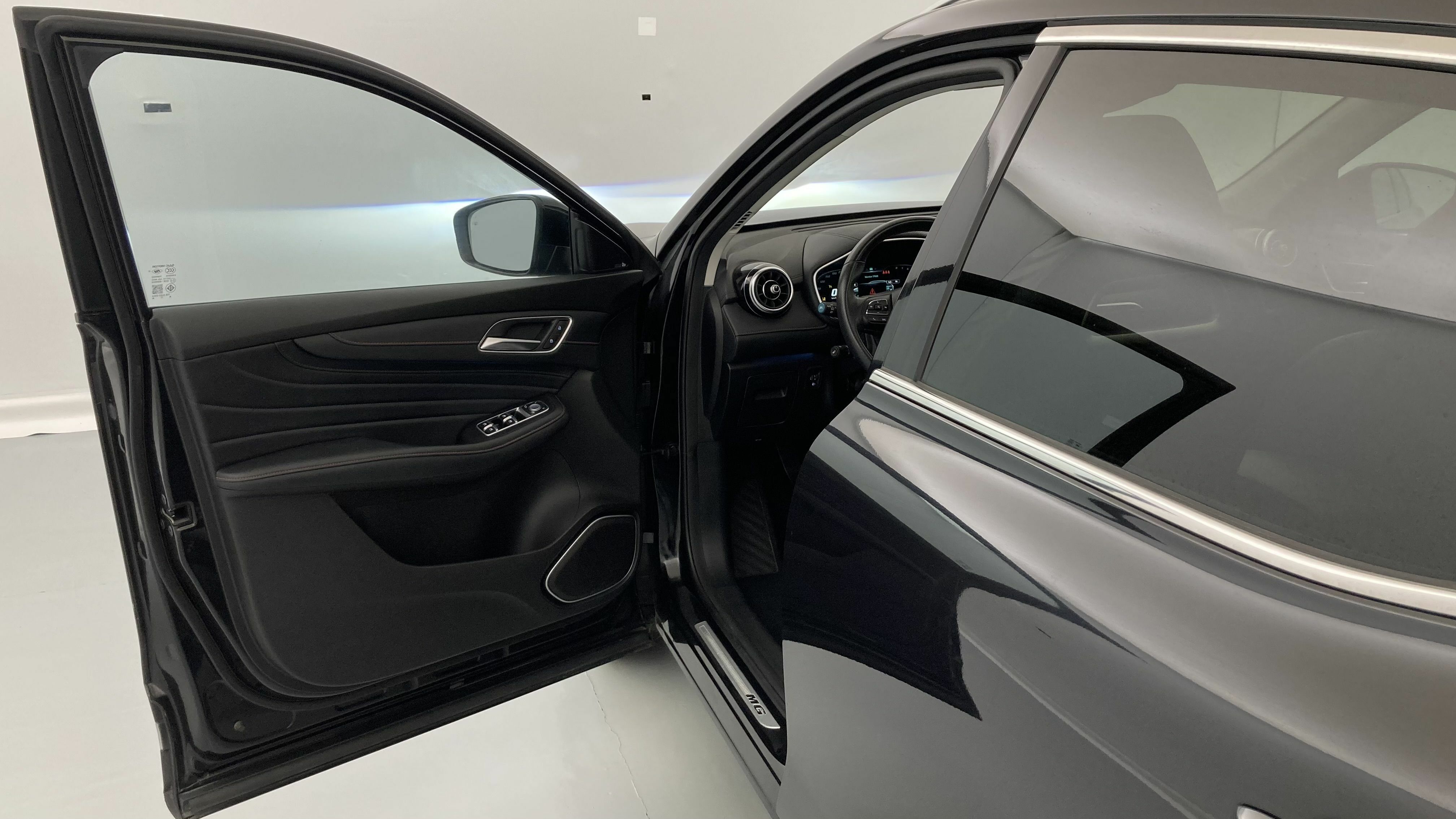 mg hs luxury 1.5 T-GDI 162 2023 pebble black 13