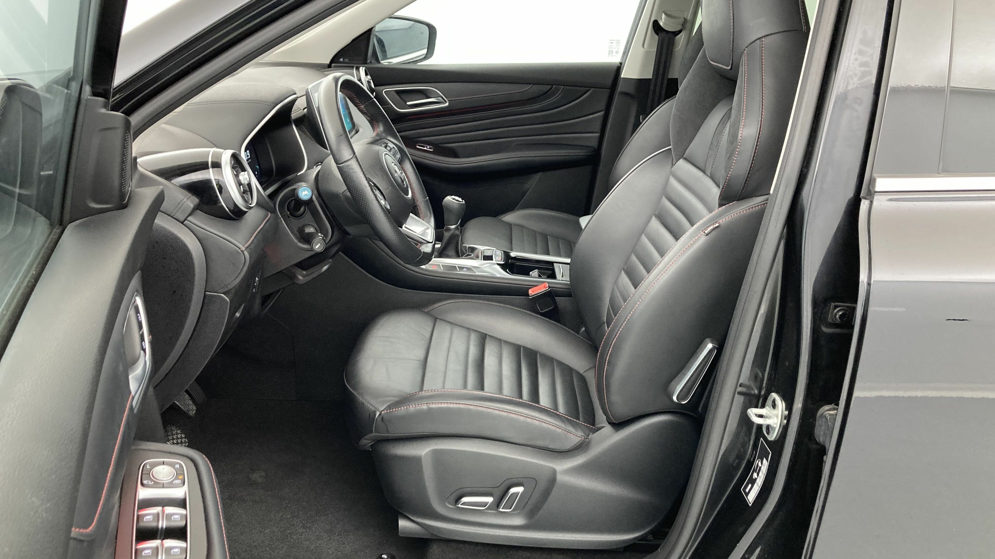 mg hs luxury 1.5 T-GDI 162 2023 pebble black 14