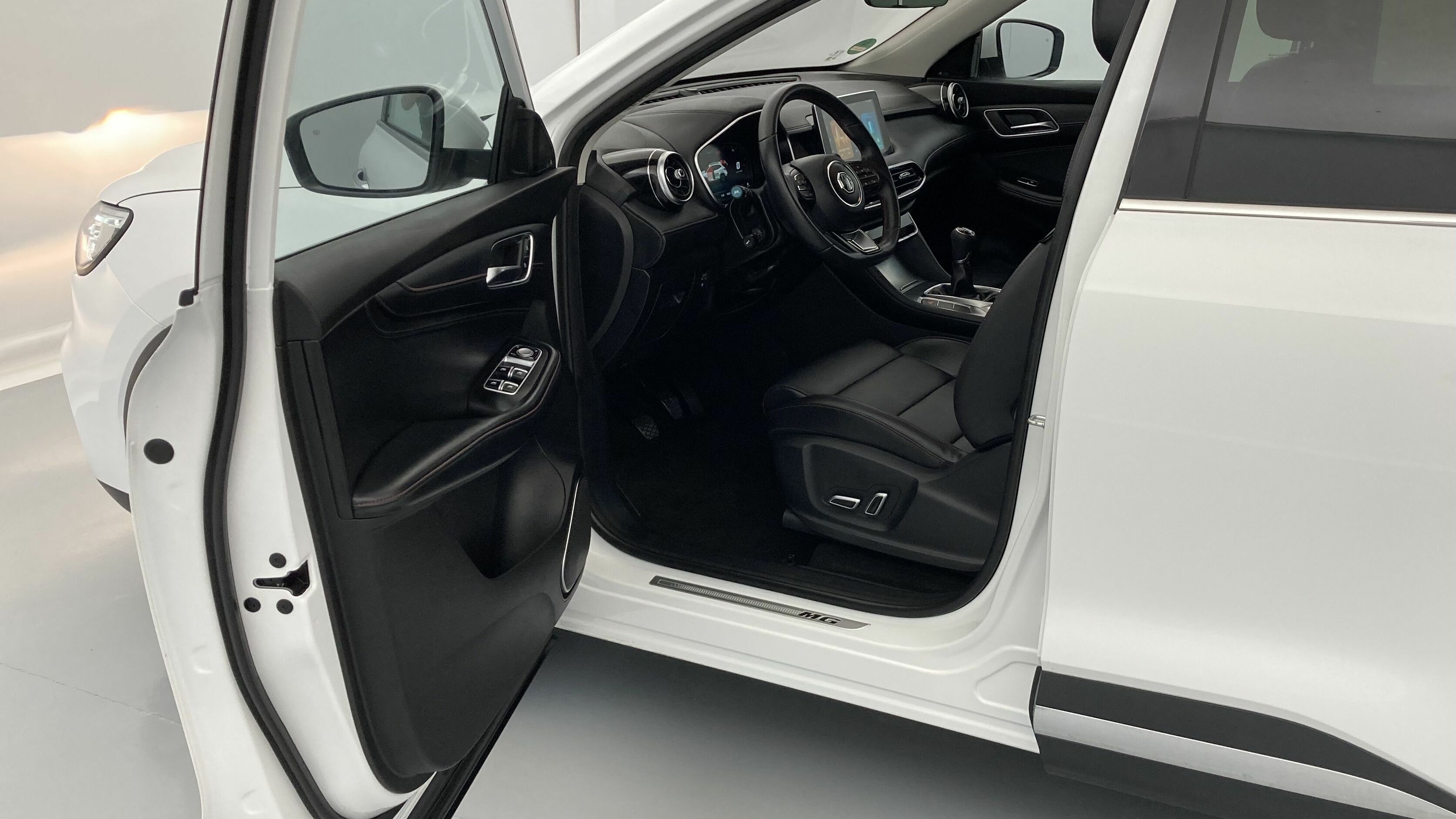 mg hs comfort 1.5 T-GDI 162 2023 dover white 13