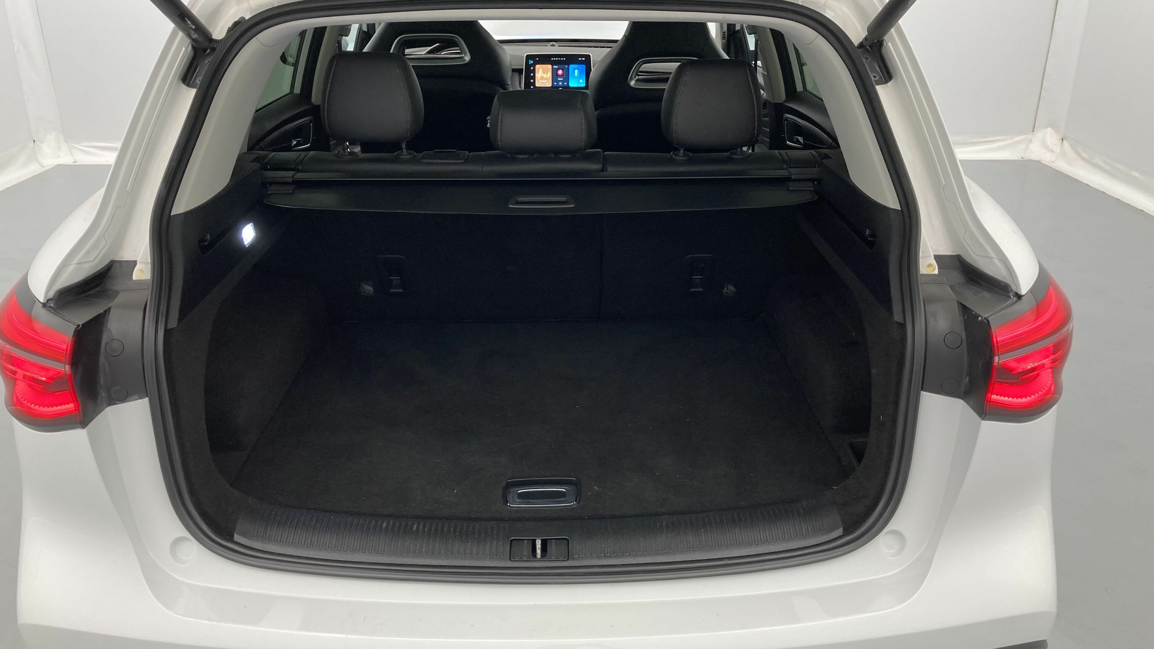mg hs luxury 1.5 T-GDI 162 AT 2023 dover white - wsb 24
