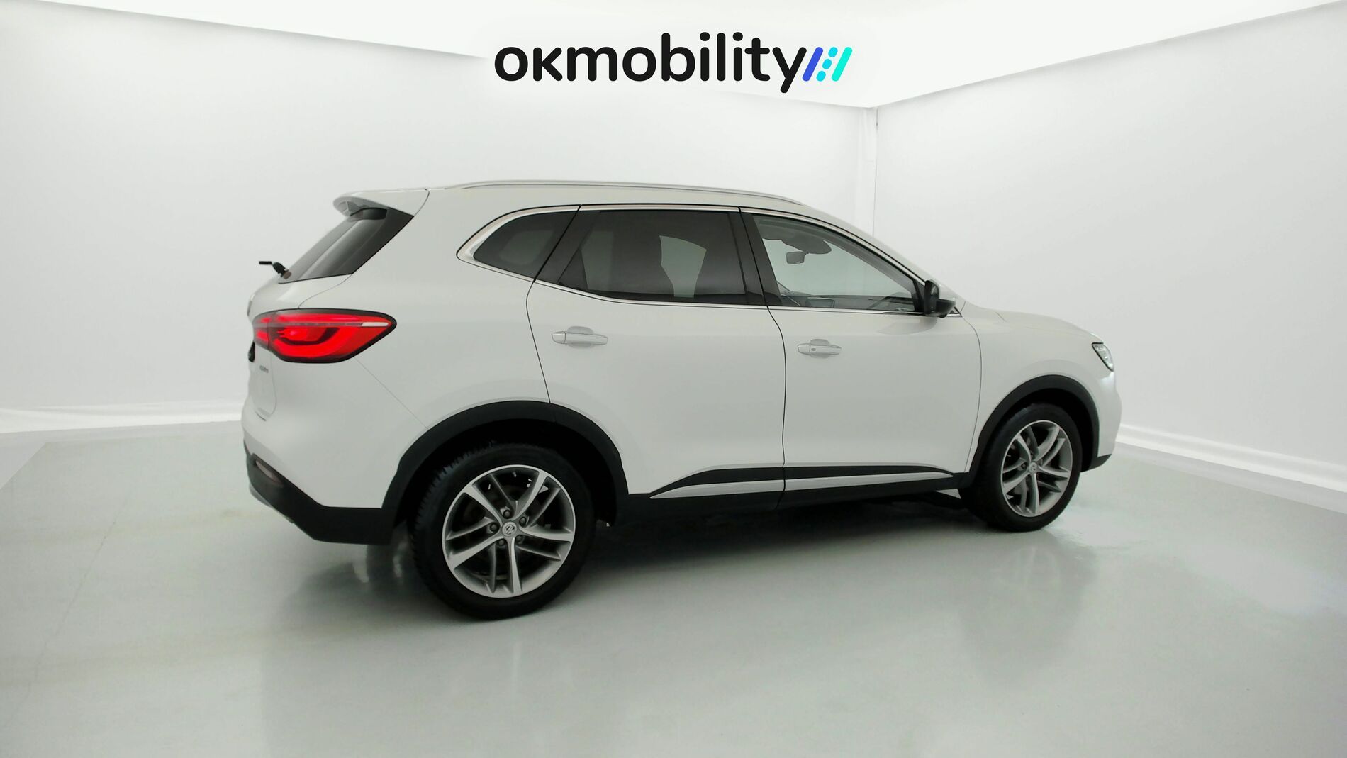 mg hs luxury 1.5 T-GDI 162 AT 2023 dover white - wsb 12