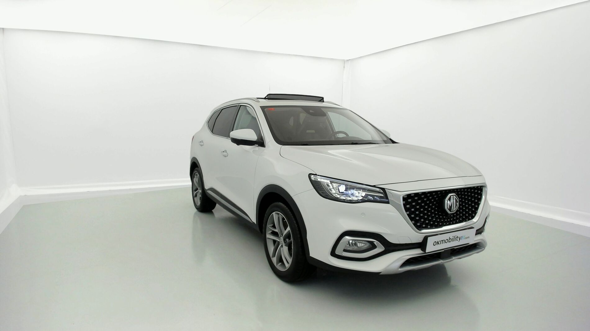 mg hs luxury 1.5 T-GDI 162 2023 dover white 3
