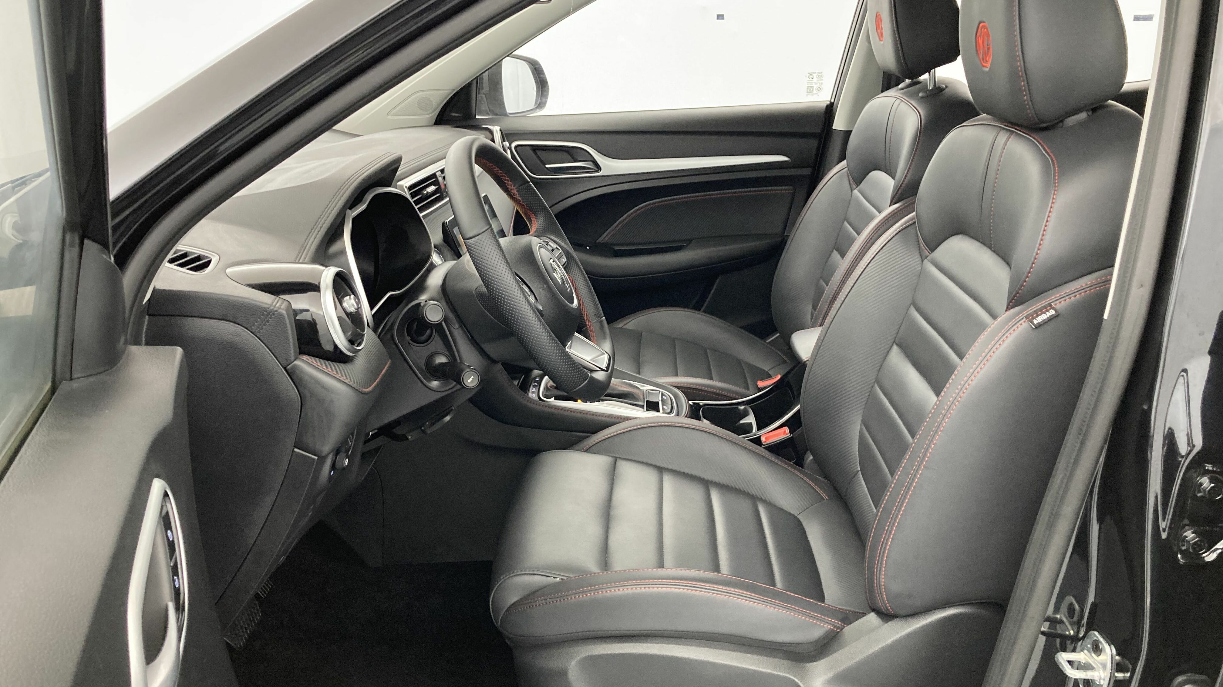 mg zs luxury 1.0 T-GDI 110 AT 2024 pebble black 15
