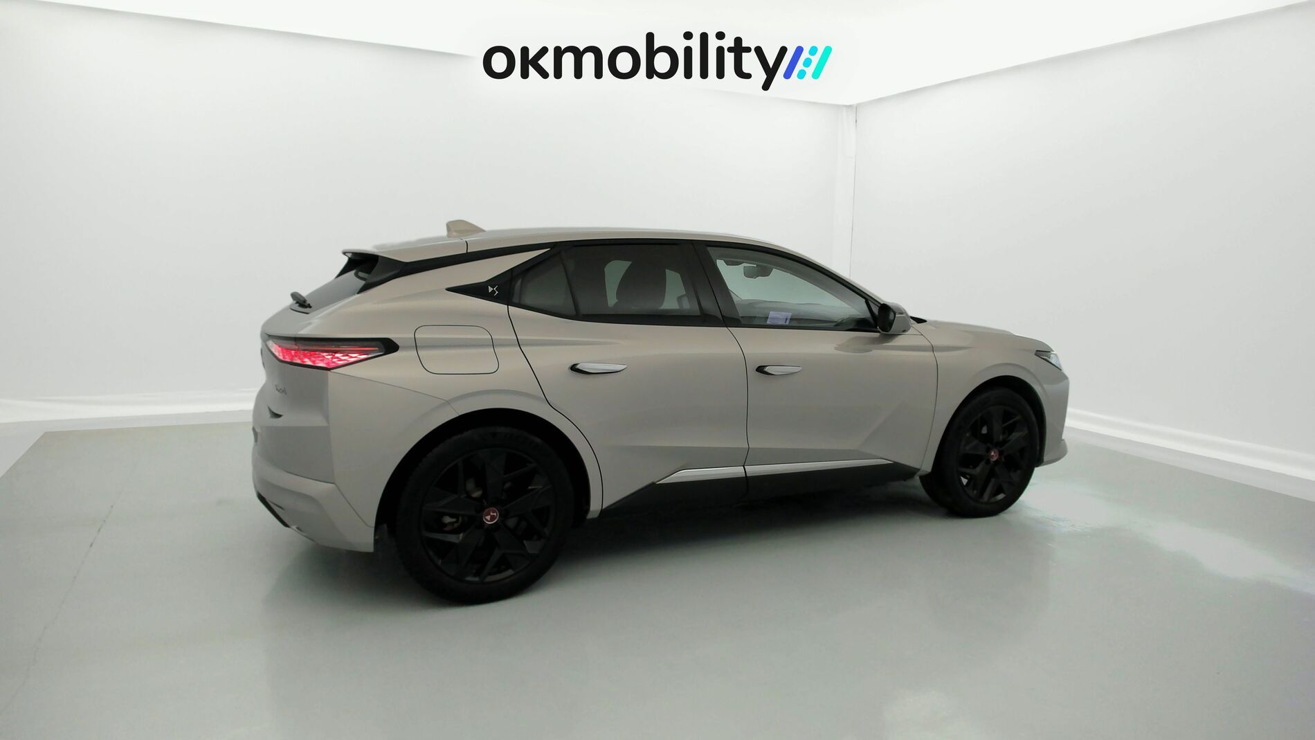 ds ds4 performance line + E-TENSE 225 CA 2022 crystal pearl 12