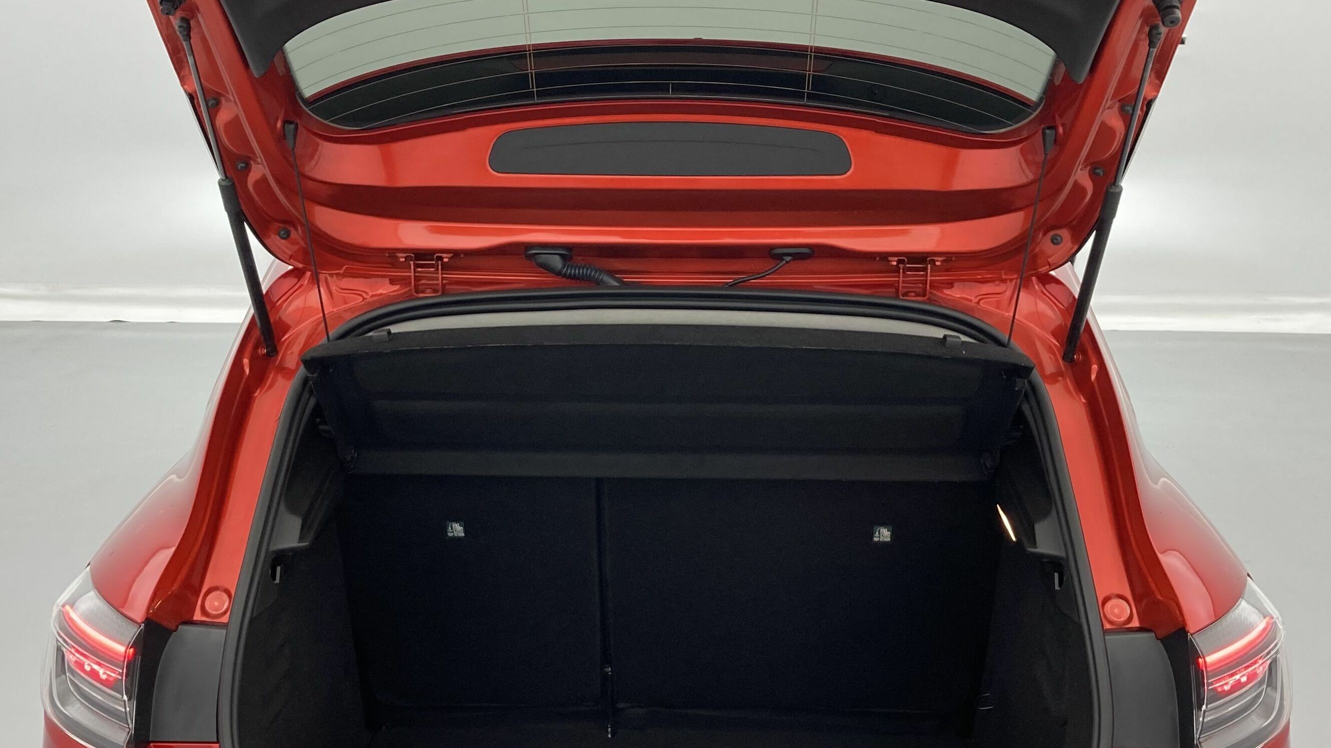 renault clio evolution 1.5 DCI 100 2025 rojo deseo 25