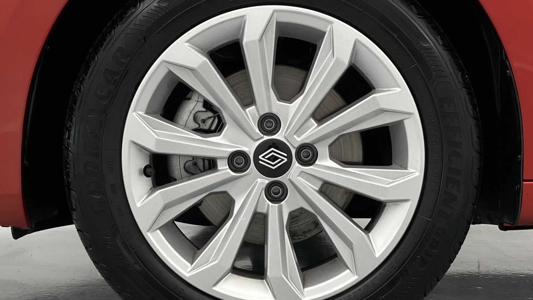 renault clio evolution 1.5 DCI 100 2025 rojo deseo 28