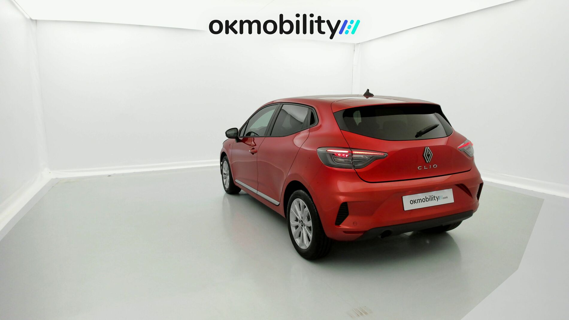 renault clio evolution 1.5 DCI 100 2025 rojo deseo 10