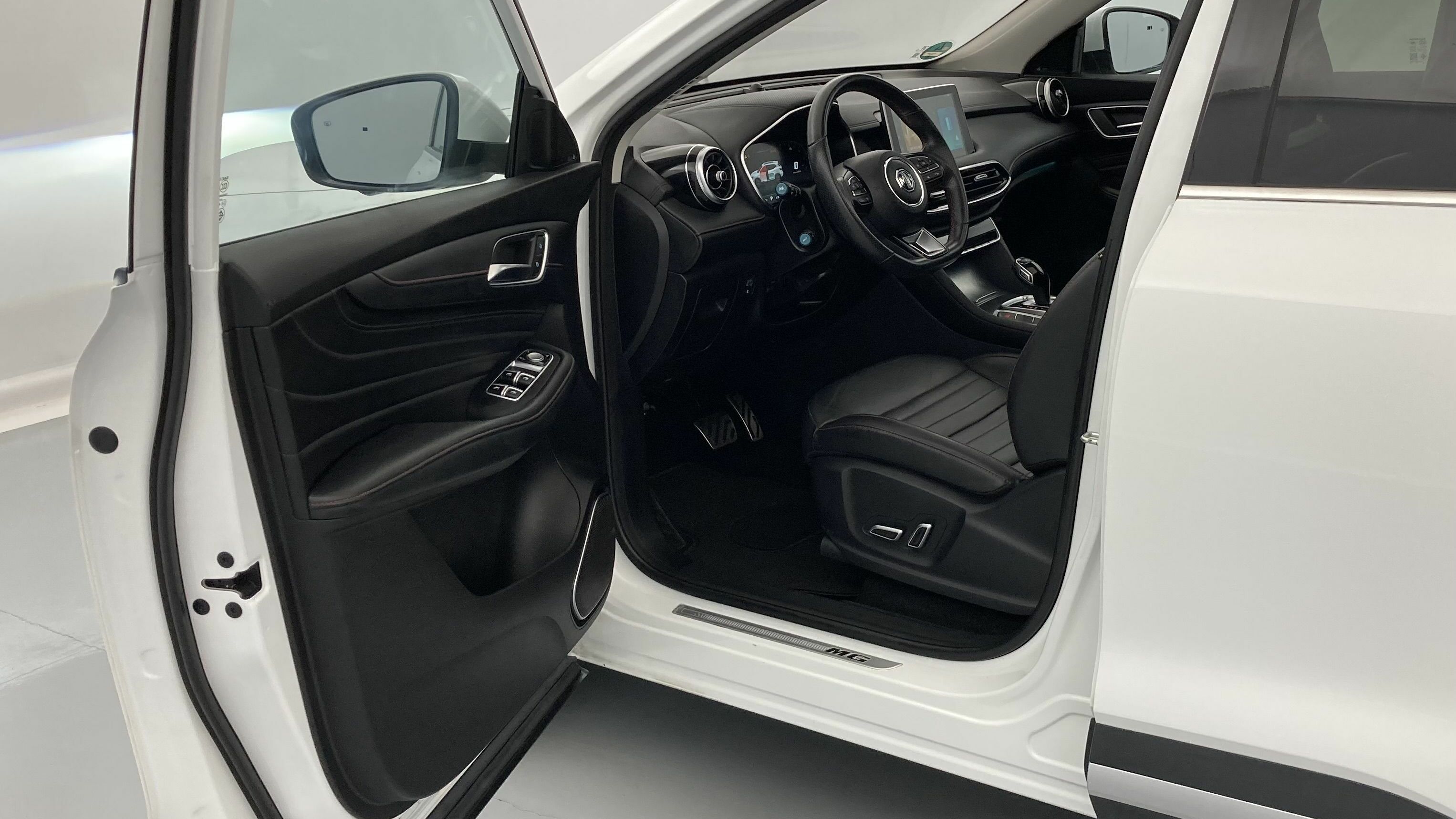 mg hs luxury 1.5 T-GDI 162 AT 2023 dover white - wsb 14