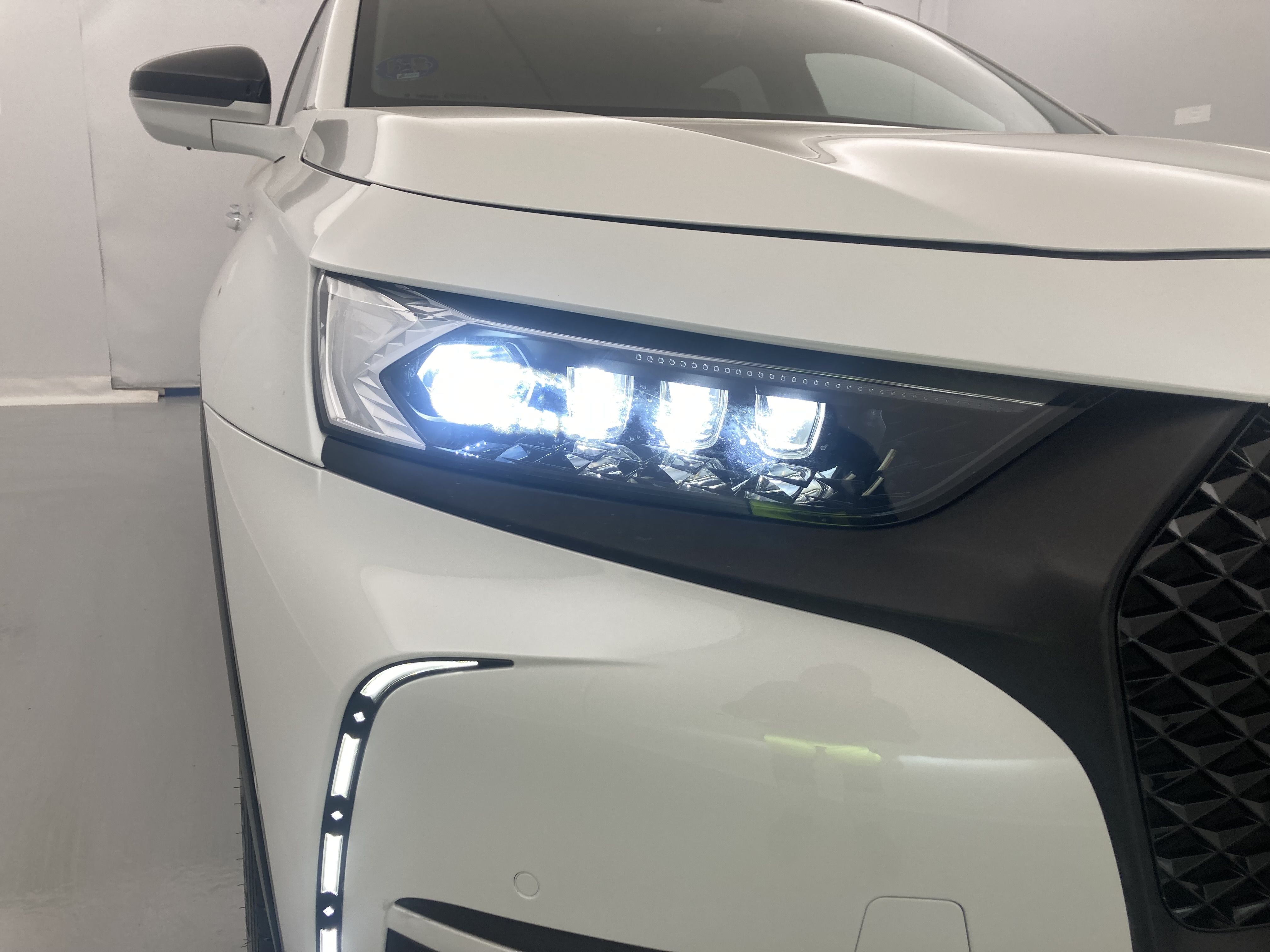 ds ds7 crossback performance line + E-TENSE 300 CA 2022 blanco nacarado 16