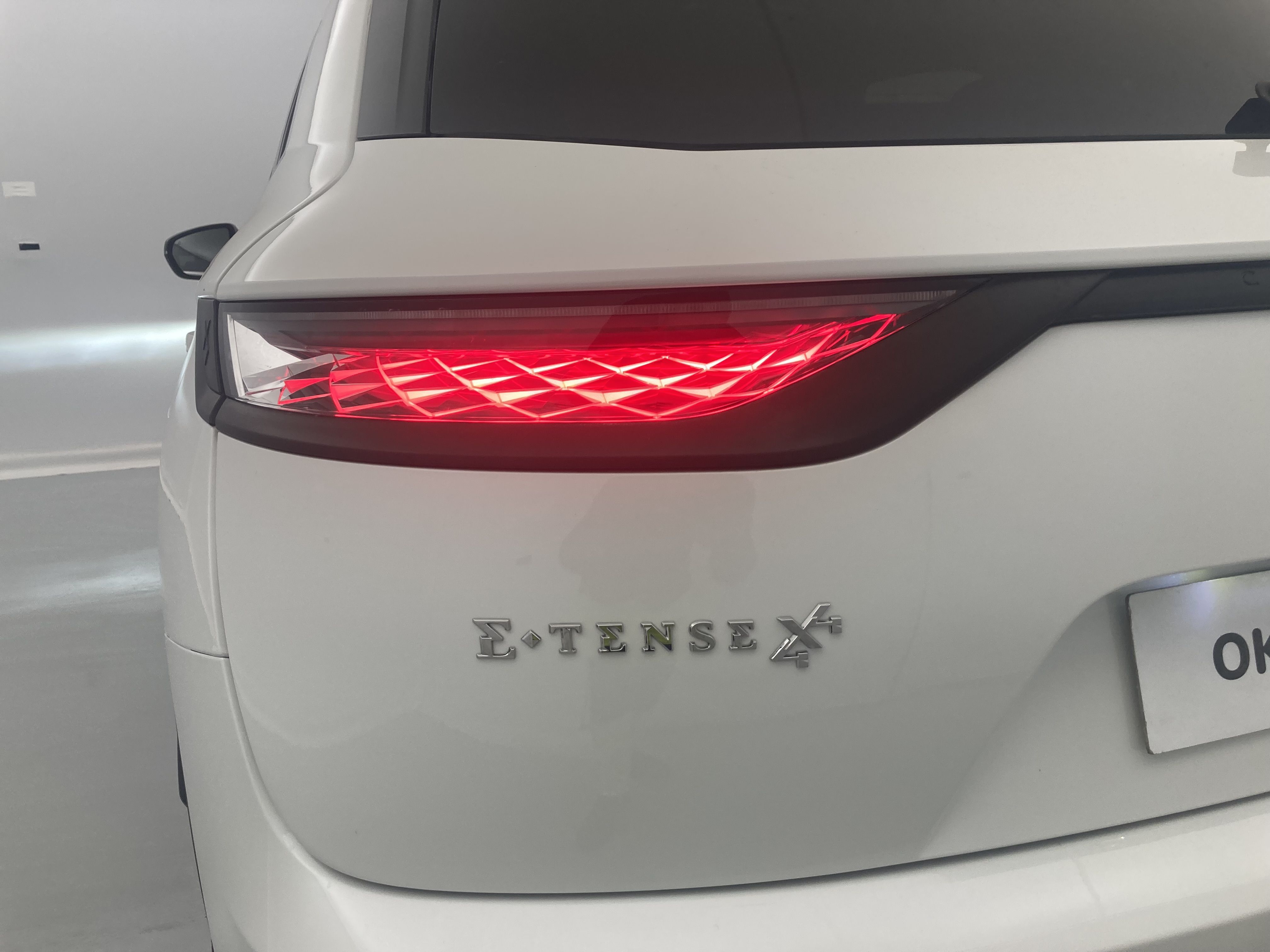 ds ds7 crossback performance line + E-TENSE 300 CA 2022 blanco nacarado 17