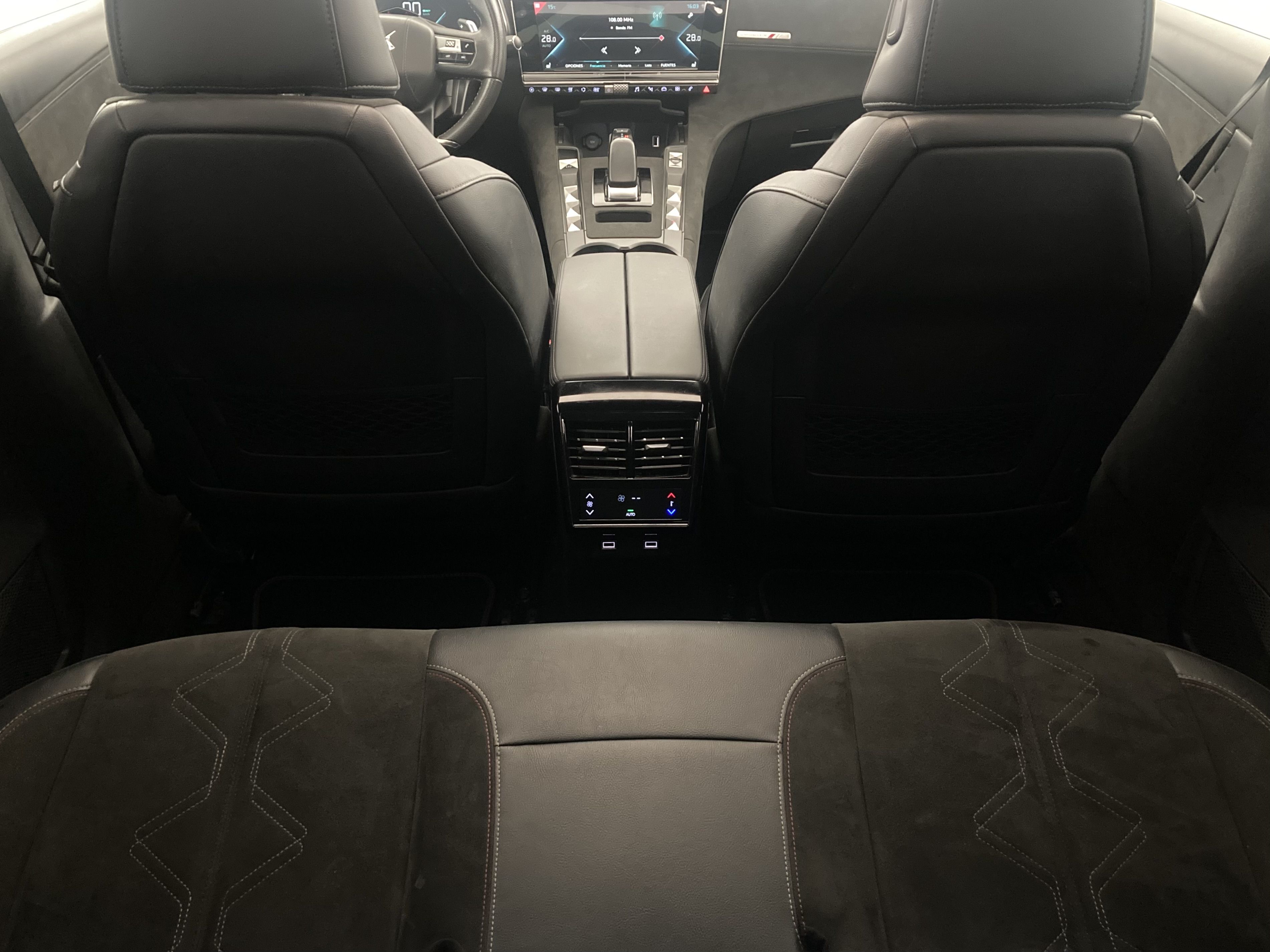 ds ds7 crossback performance line + E-TENSE 300 CA 2022 blanco nacarado 18