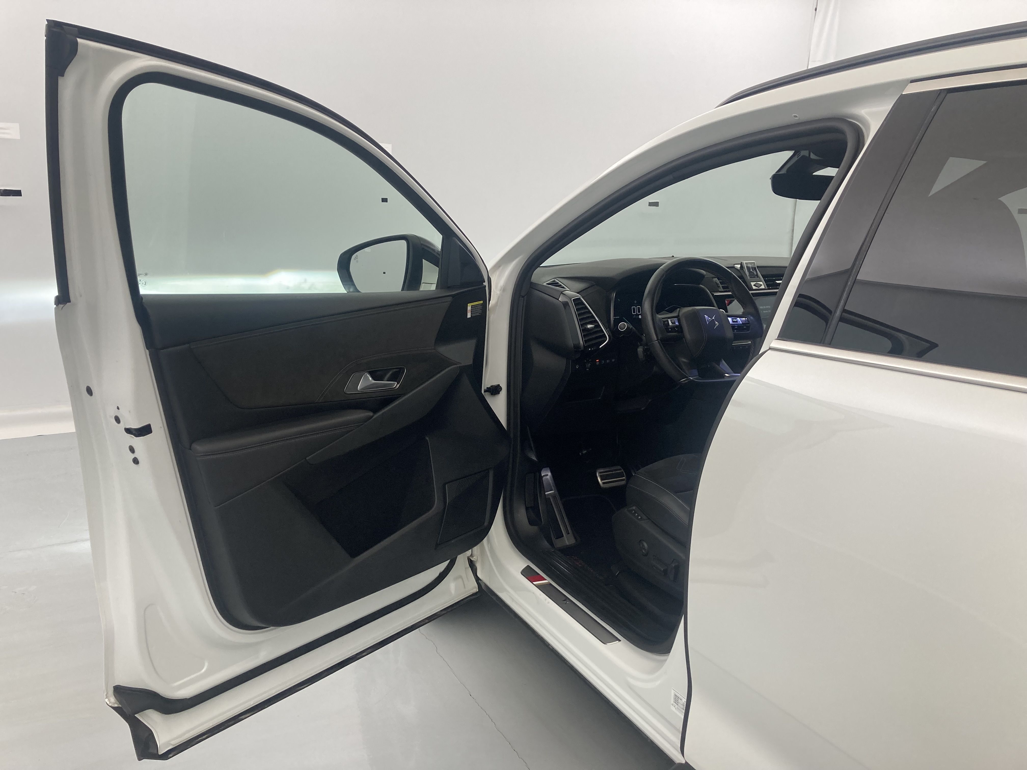 ds ds7 crossback performance line + E-TENSE 300 CA 2022 blanco nacarado 21