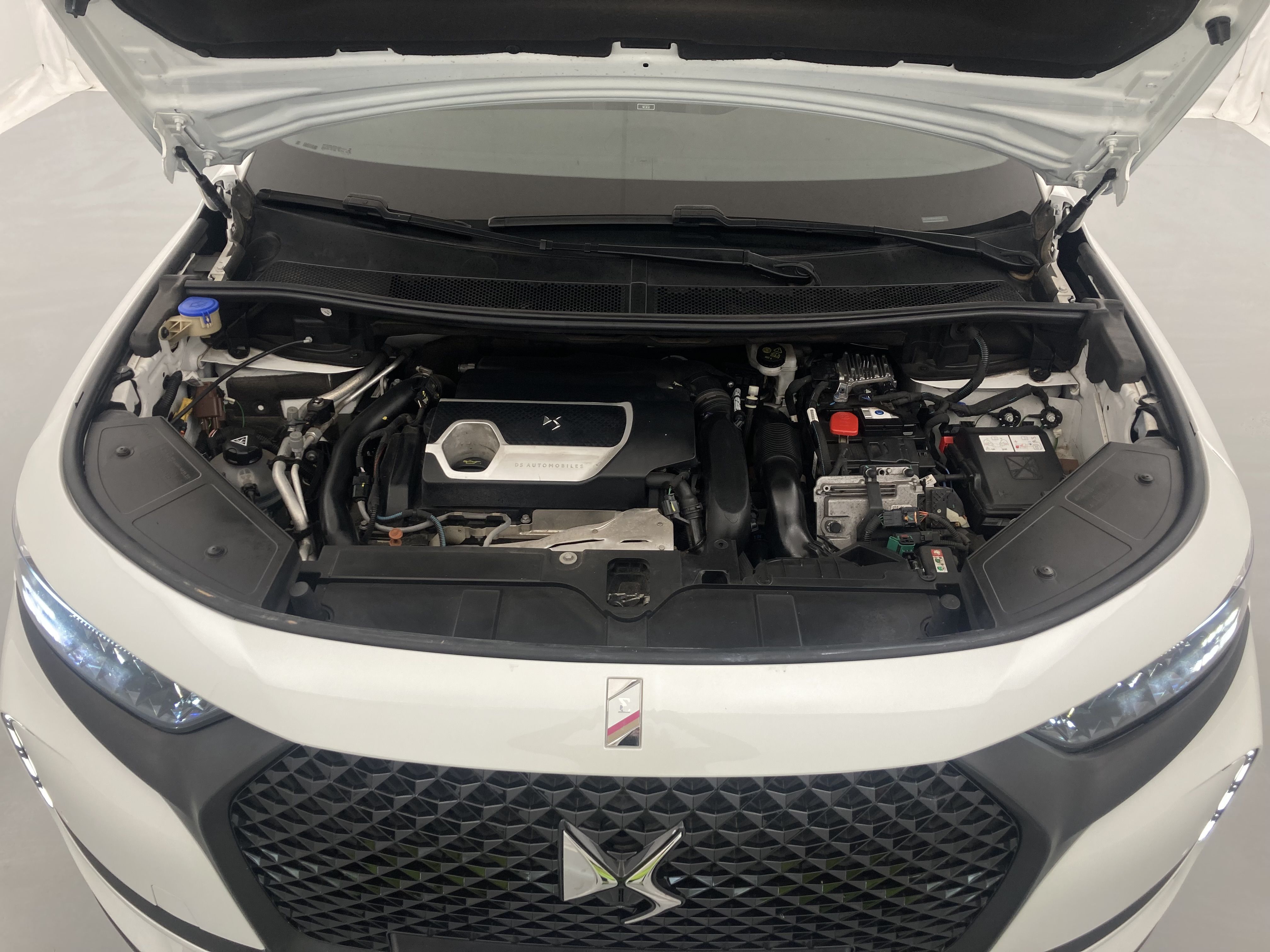 ds ds7 crossback performance line + E-TENSE 300 CA 2022 blanco nacarado 25