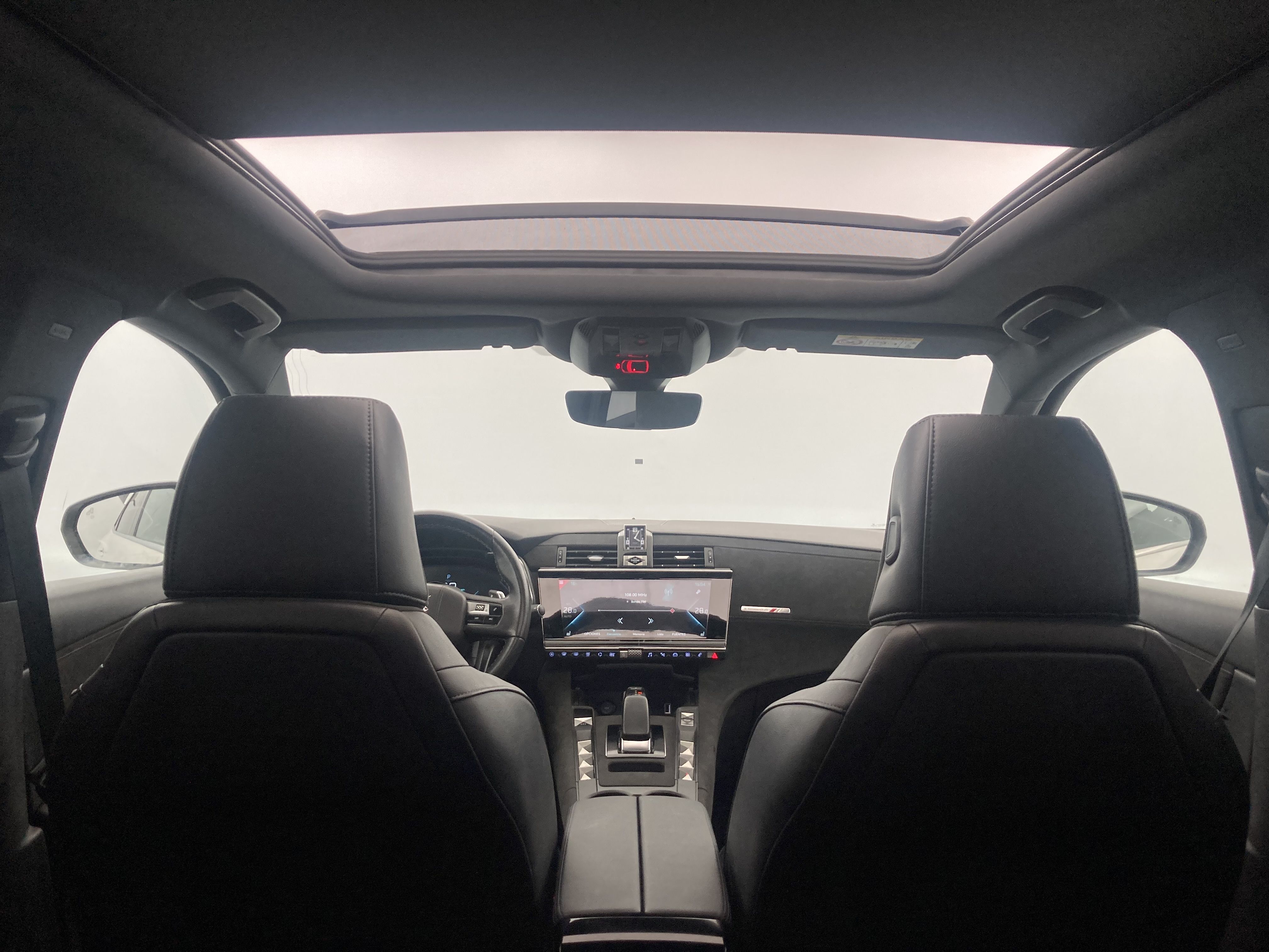 ds ds7 crossback performance line + E-TENSE 300 CA 2022 blanco nacarado 27