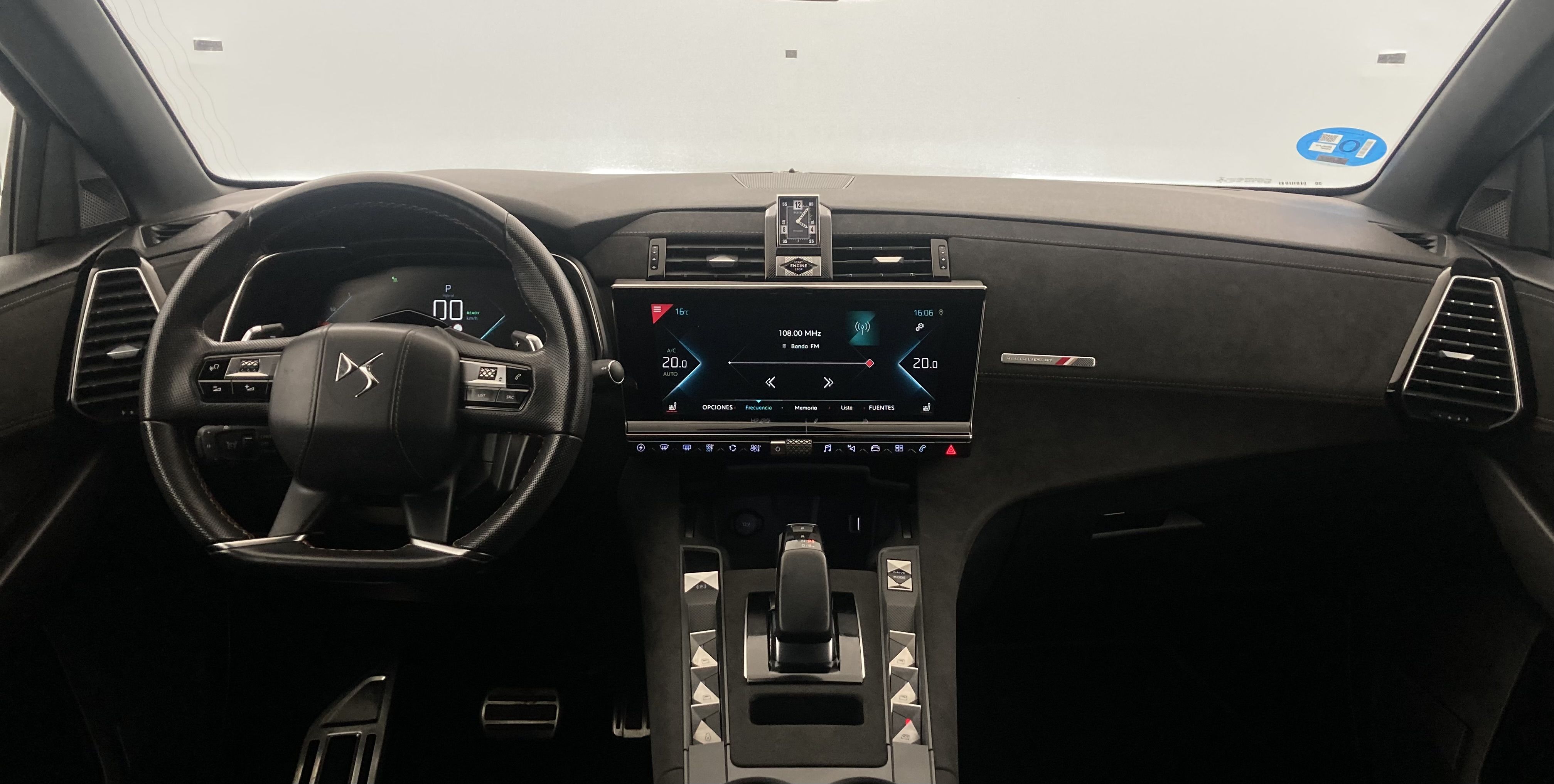 ds ds7 crossback performance line + E-TENSE 300 CA 2022 blanco nacarado 31