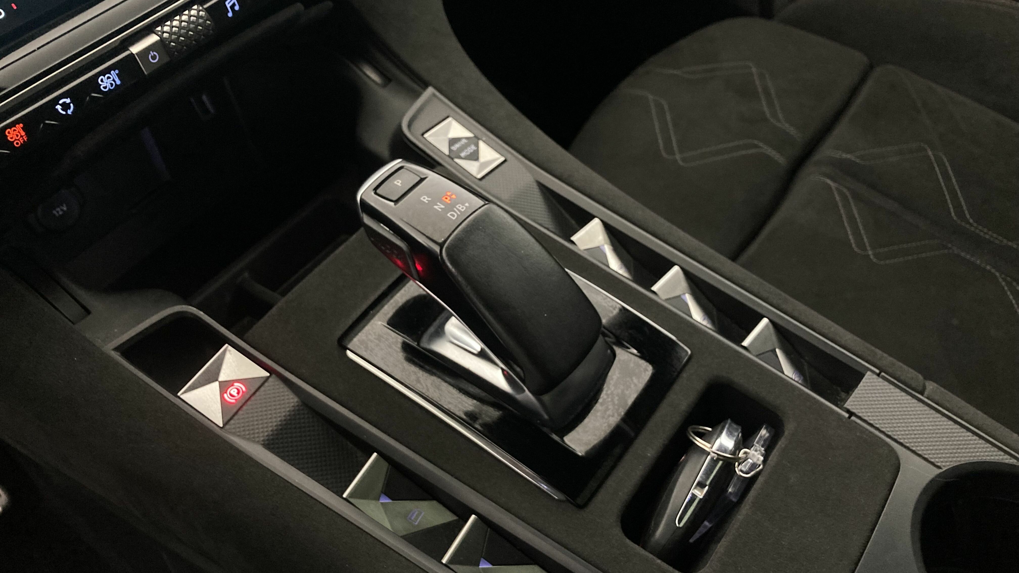 ds ds7 crossback performance line + E-TENSE 300 CA 2022 crystal pearl 19