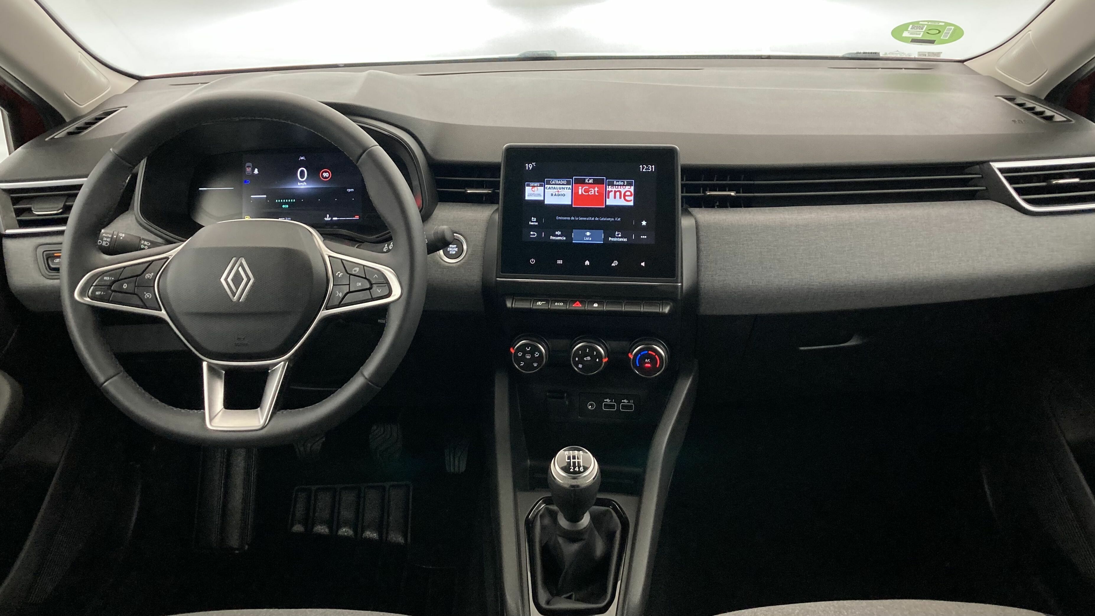 renault clio evolution 1.5 DCI 100 2025 rojo deseo 17