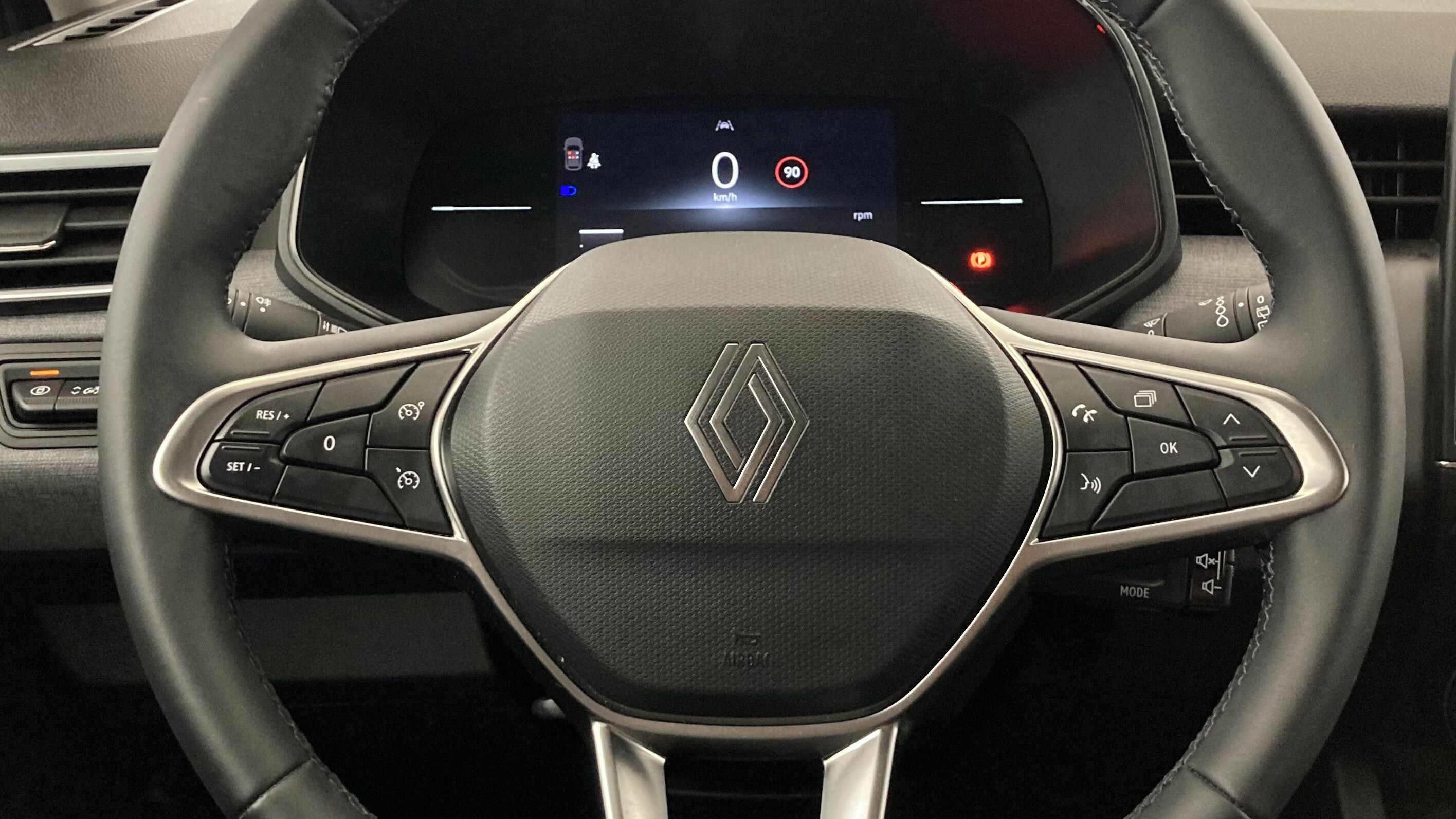 renault clio evolution 1.5 DCI 100 2025 rojo deseo 18