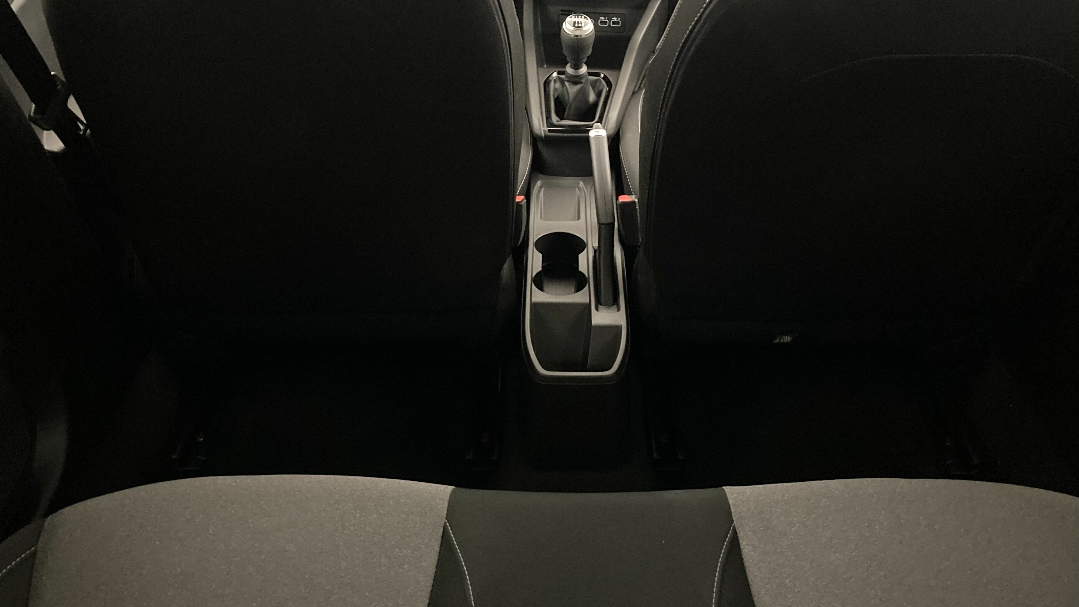 renault clio evolution 1.5 DCI 100 2025 rojo deseo 23