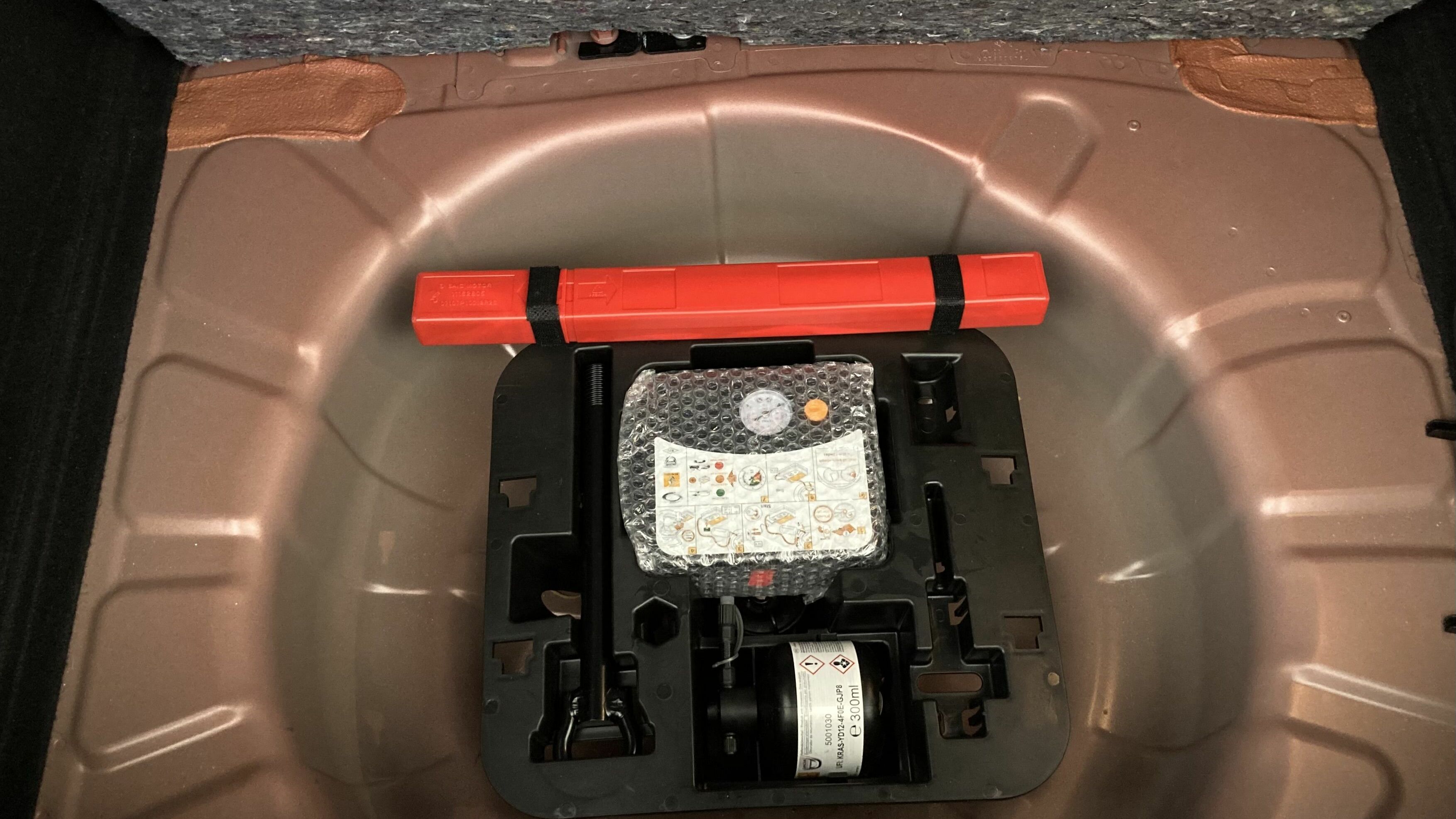 renault clio evolution 1.5 DCI 100 2025 rojo deseo 24