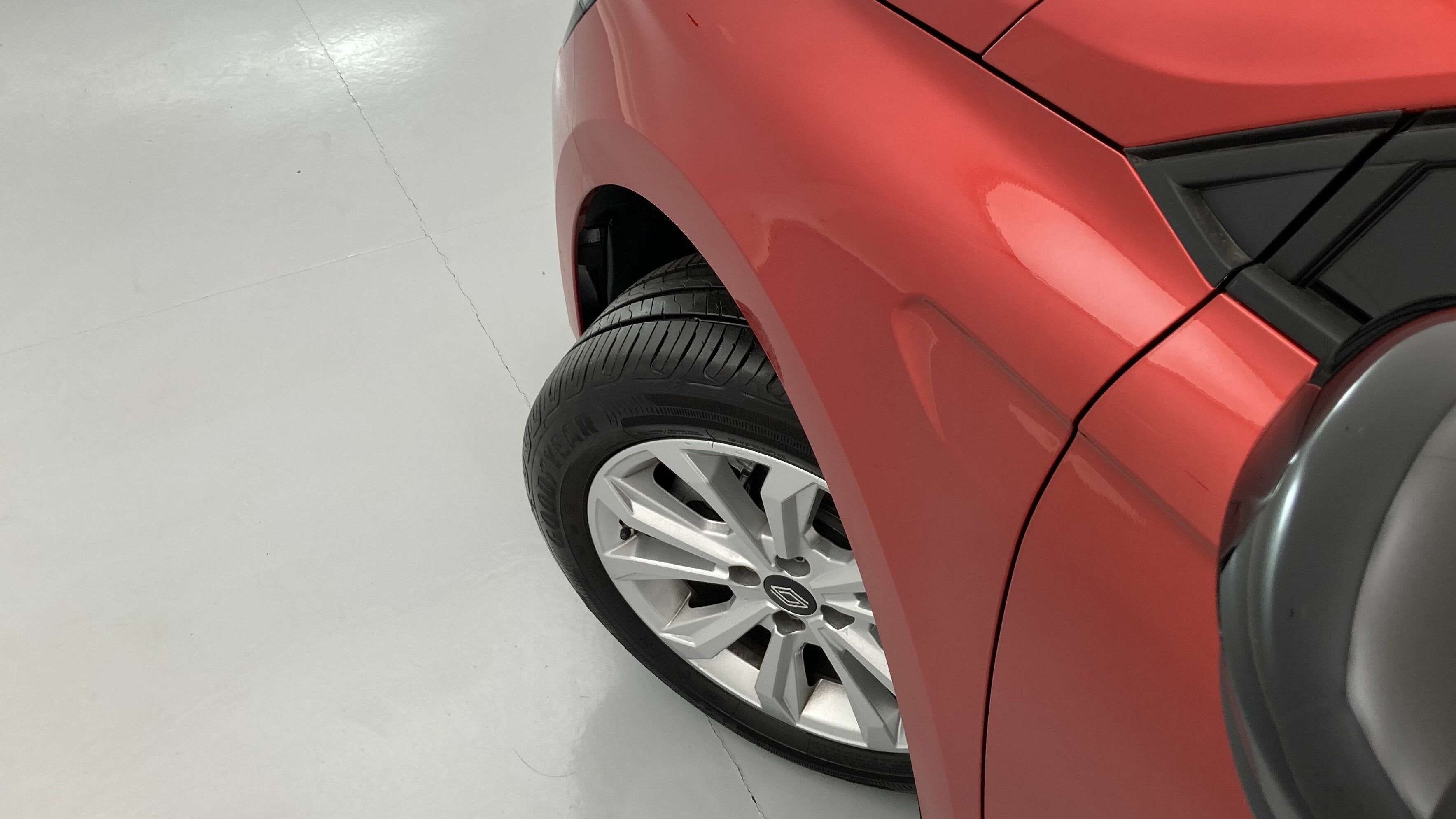 renault clio evolution 1.5 DCI 100 2025 rojo deseo 29