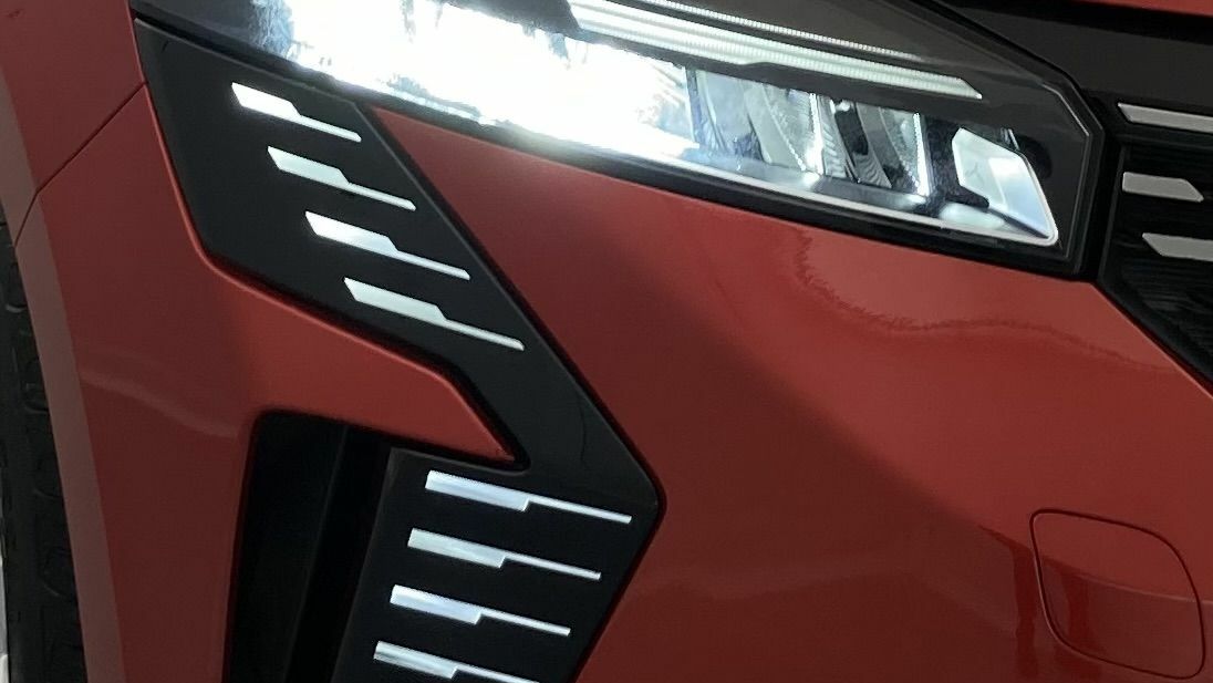 renault clio evolution 1.5 DCI 100 2025 rojo deseo 30