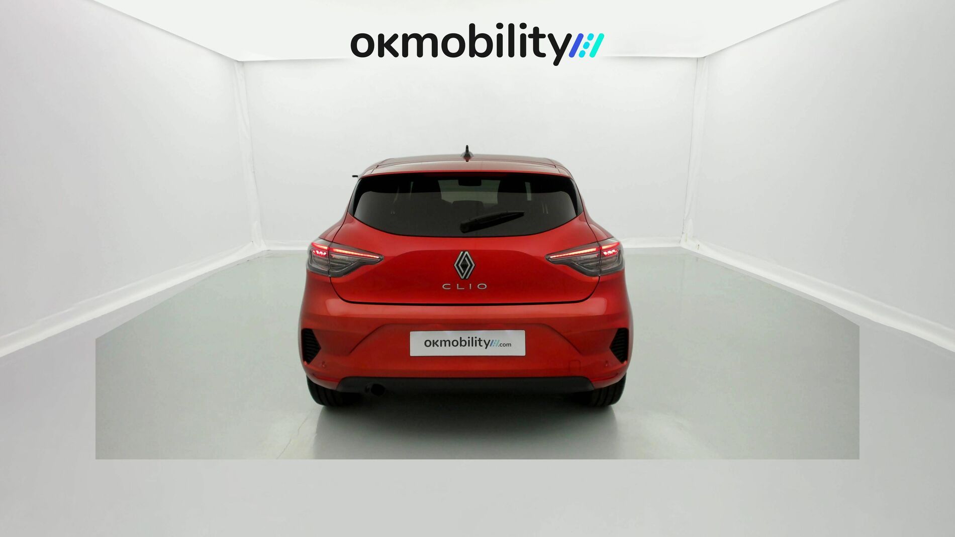 renault clio evolution 1.5 DCI 100 2025 rojo deseo 11