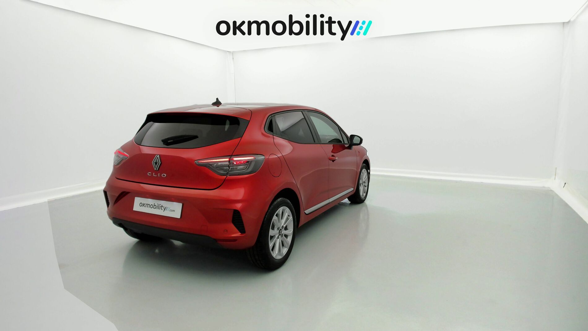 renault clio evolution 1.5 DCI 100 2025 rojo deseo 12