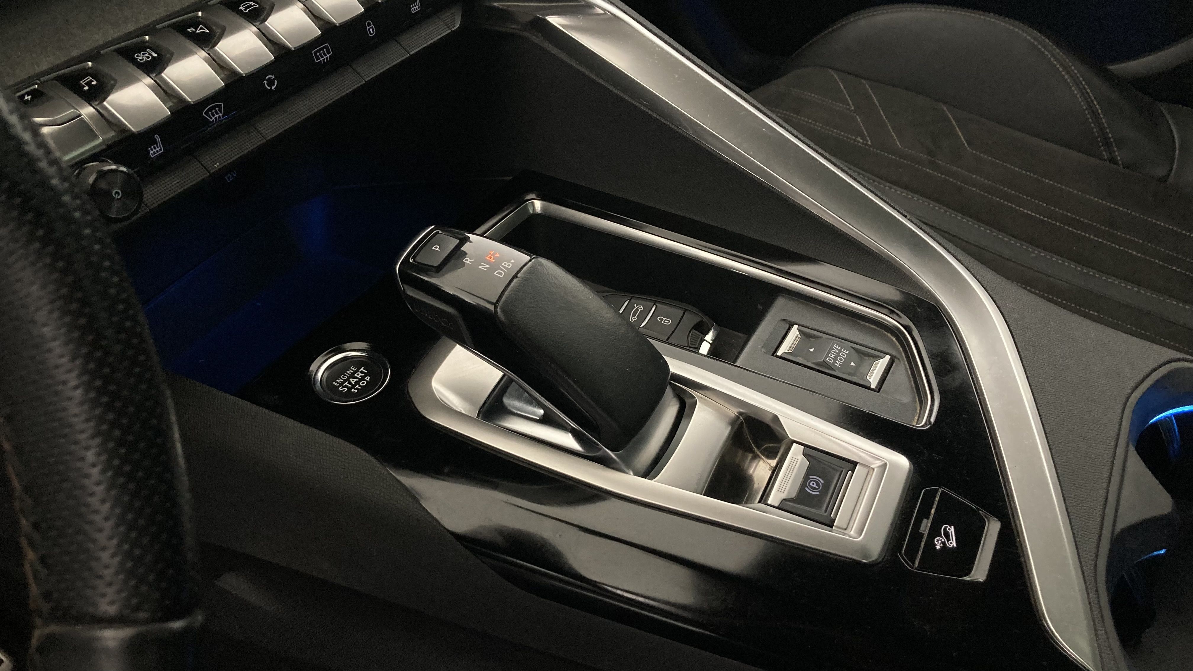 peugeot 3008 gt pack 1.6 HYBRID 300 EAT PHEV 2022 gris artense / negro 12