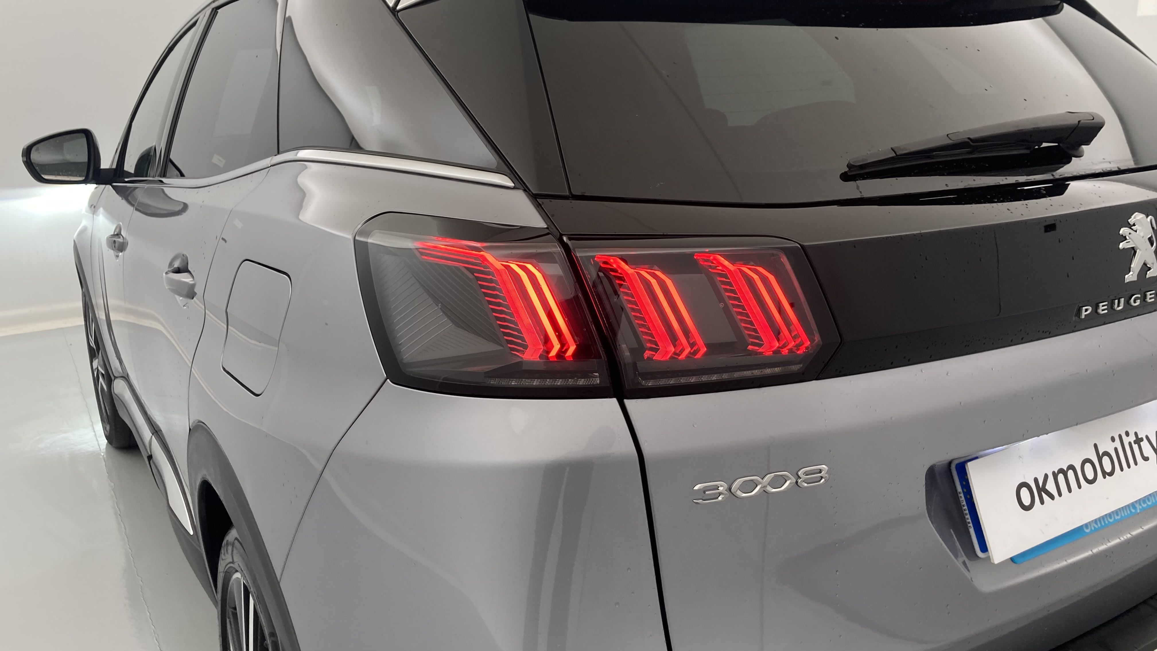 peugeot 3008 gt pack 1.6 HYBRID 300 EAT PHEV 2022 gris artense / negro 15