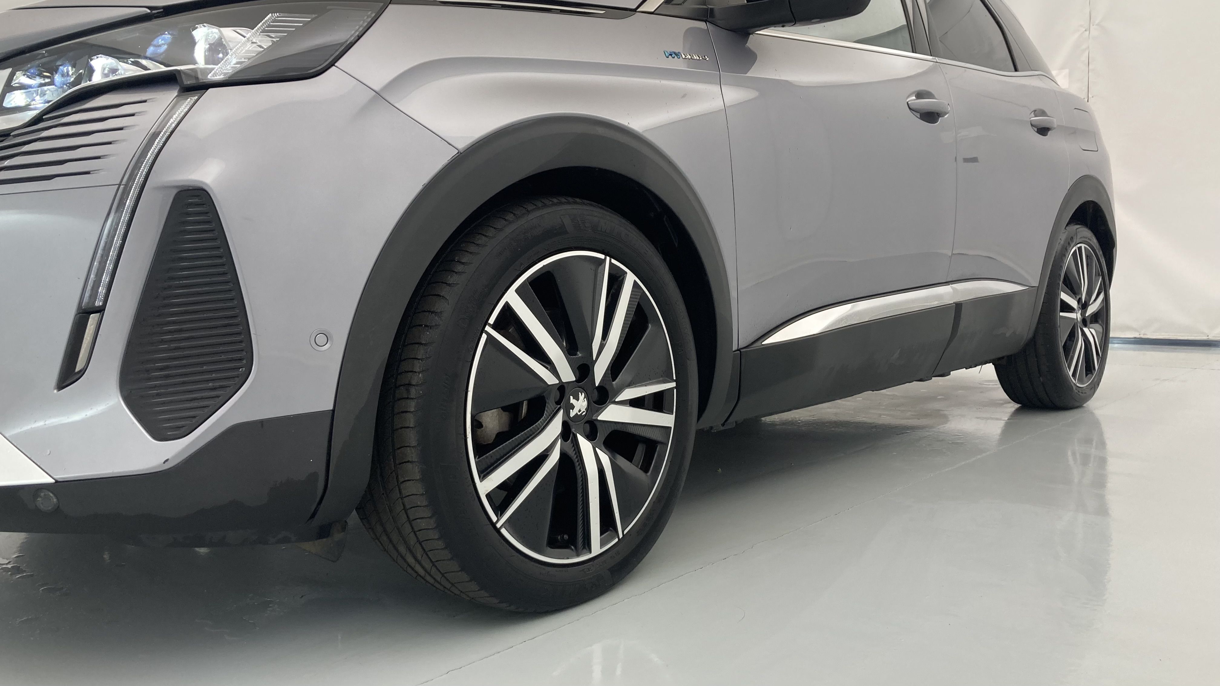 peugeot 3008 gt pack 1.6 HYBRID 300 EAT PHEV 2022 gris artense / negro 36