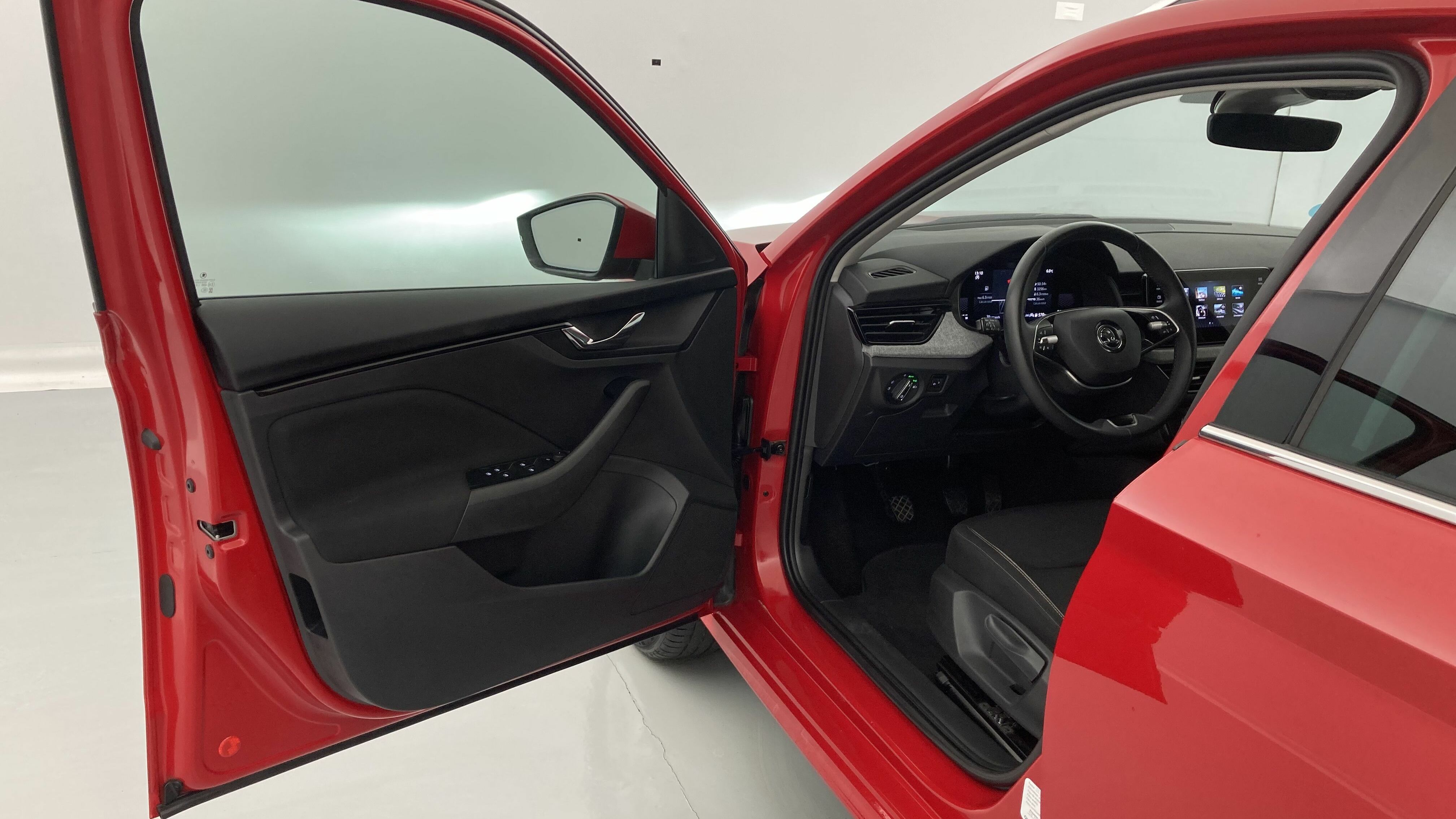 skoda kamiq selection 1.0 TSI 95 2024 rojo velvet 12