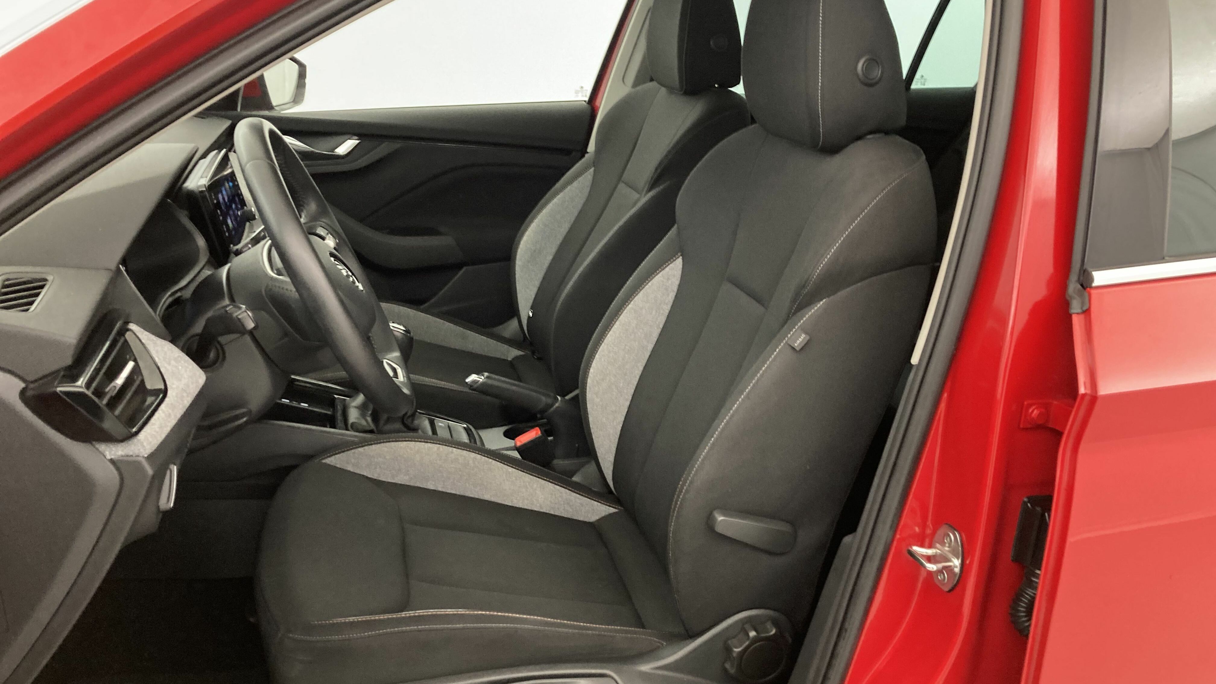 skoda kamiq selection 1.0 TSI 95 2024 rojo velvet 13