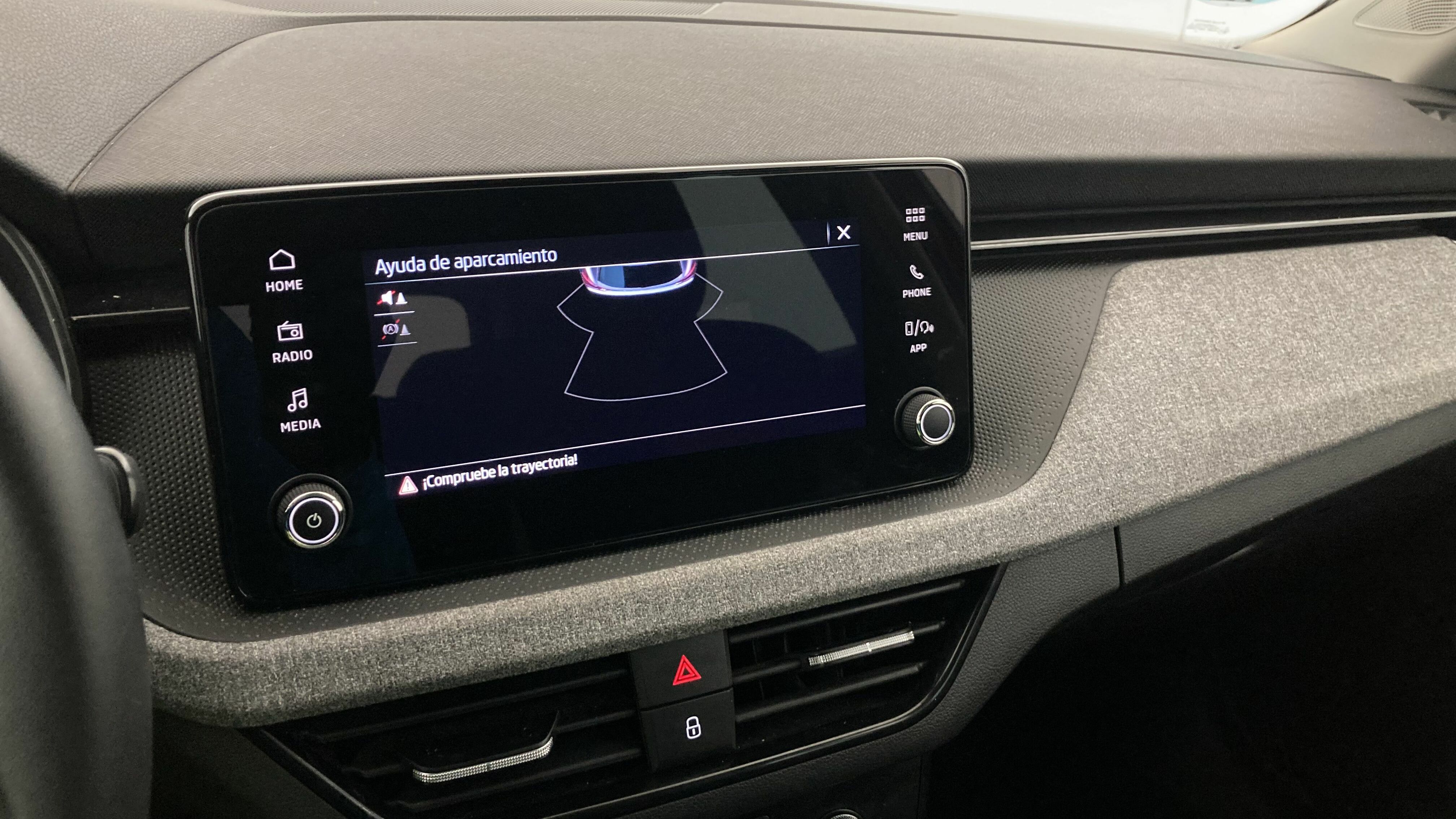 skoda kamiq selection 1.0 TSI 95 2024 rojo velvet 18