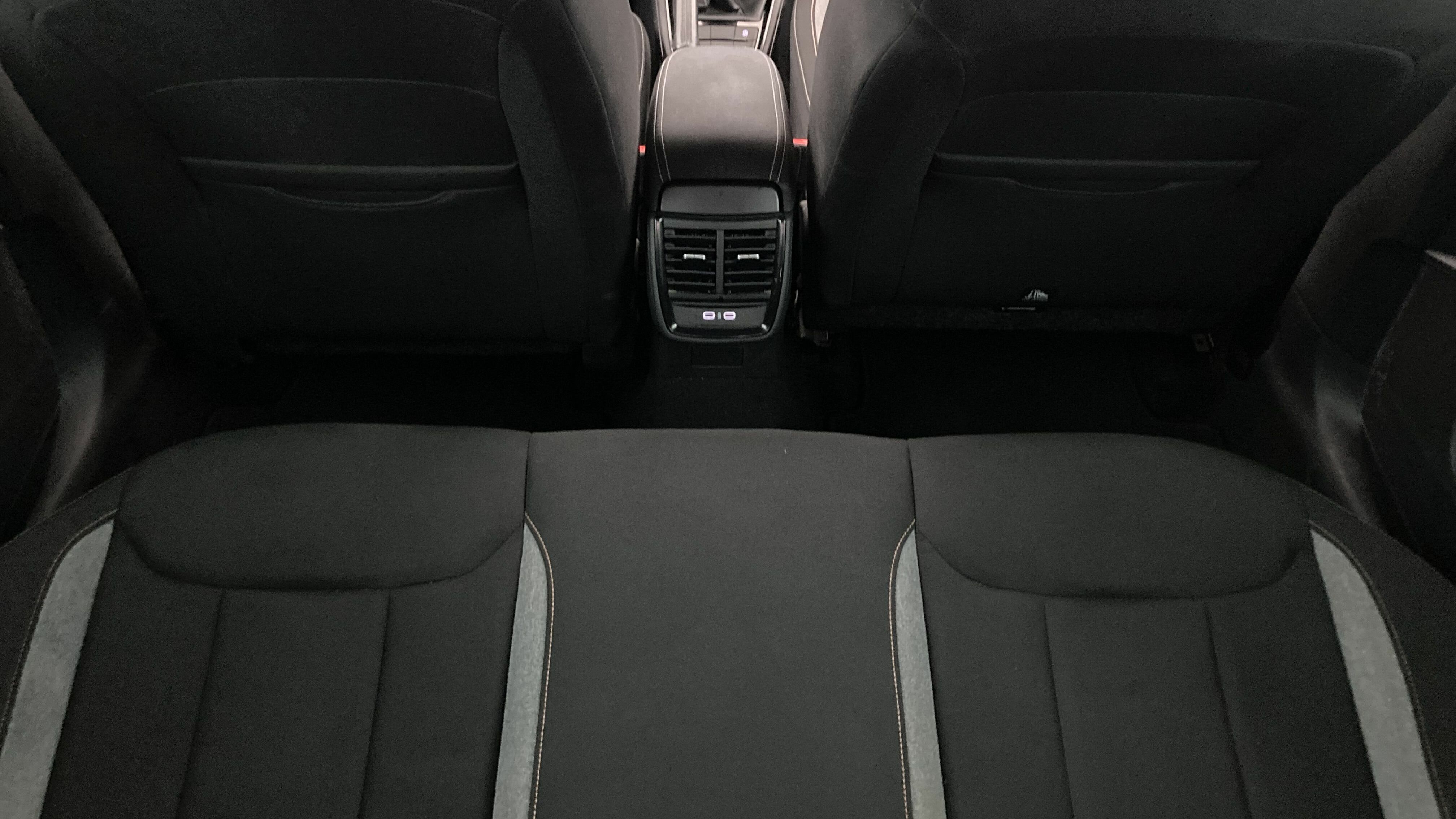 skoda kamiq selection 1.0 TSI 95 2024 rojo velvet 21