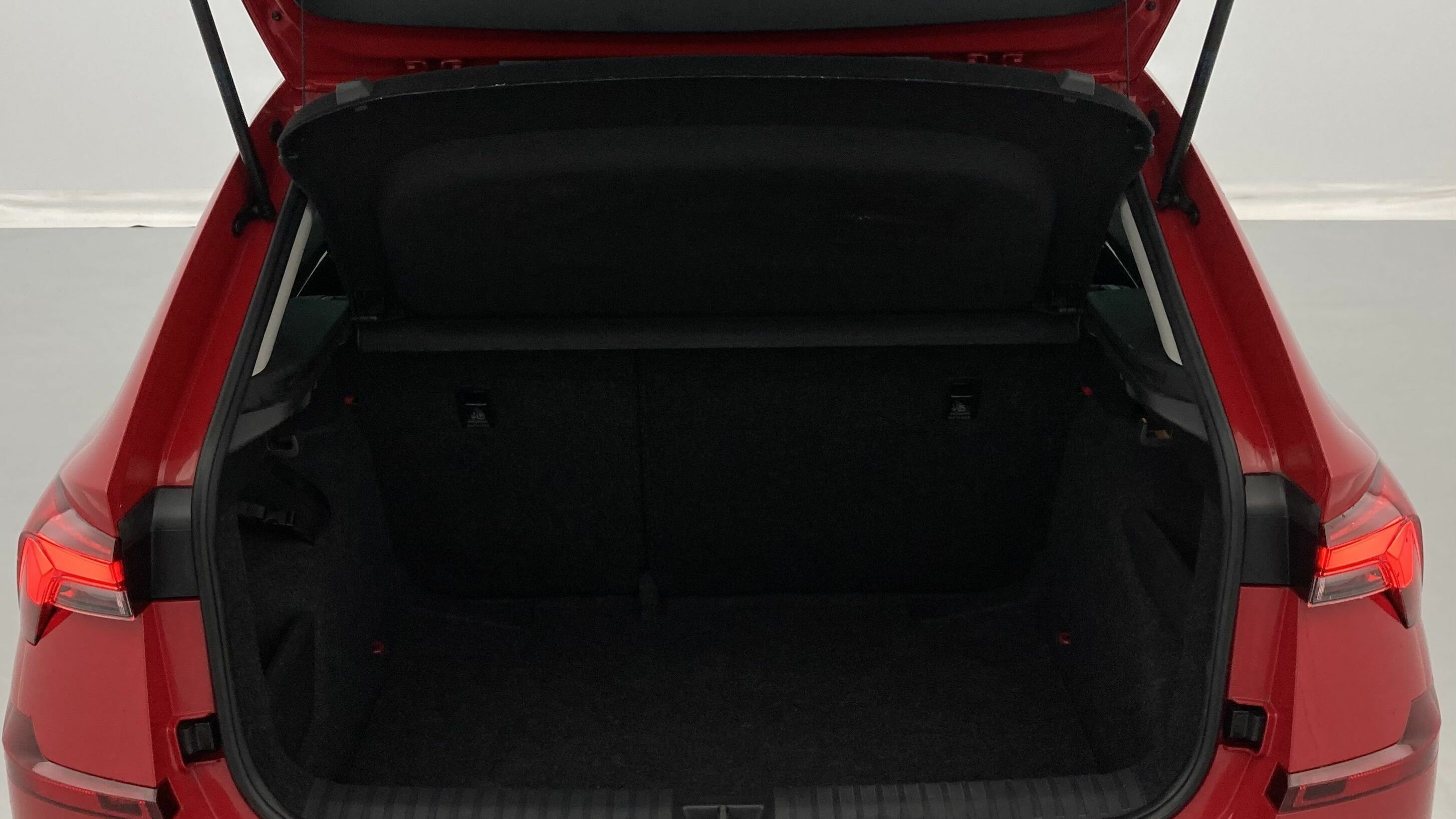 skoda kamiq selection 1.0 TSI 95 2024 rojo velvet 23