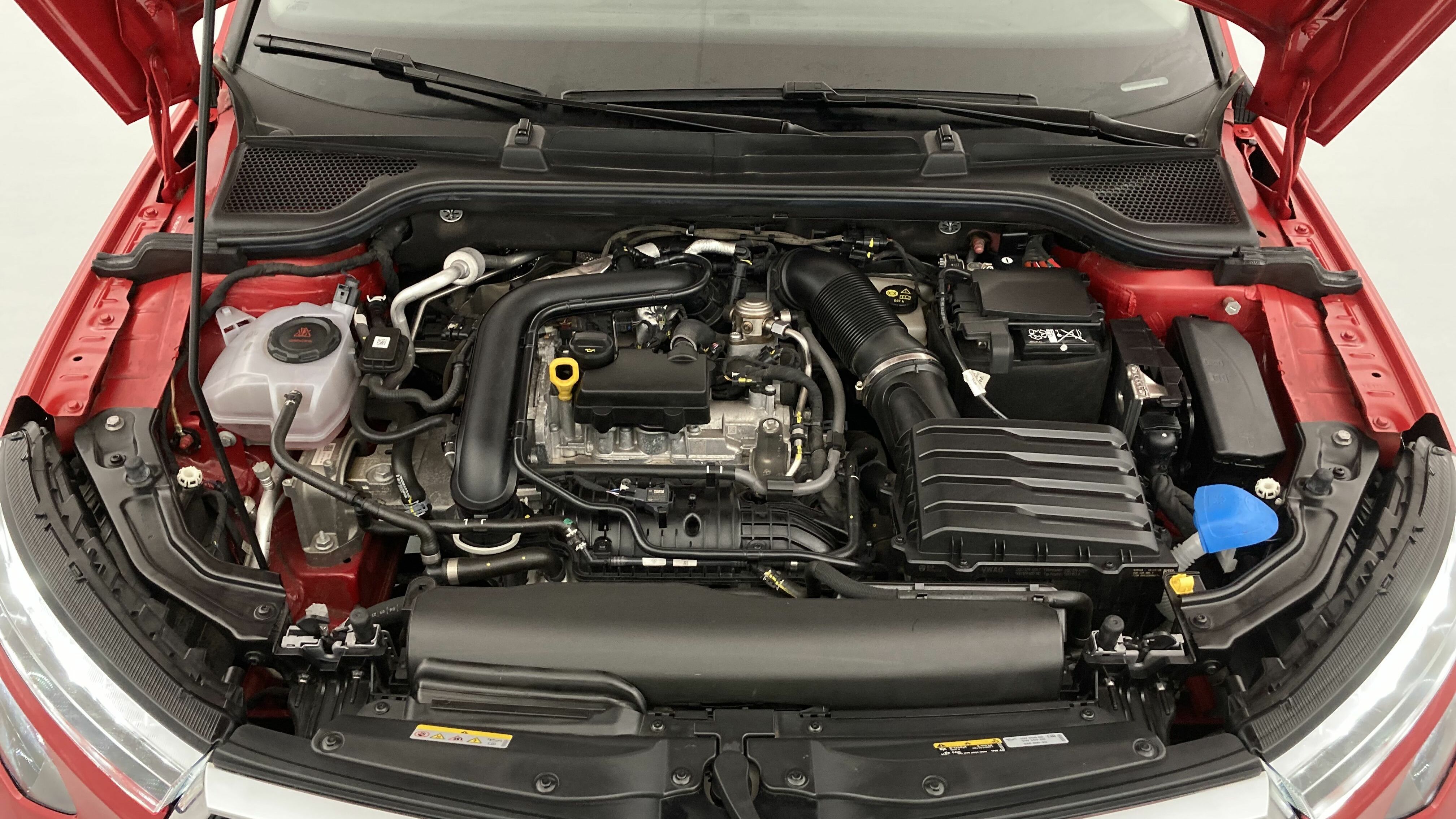 skoda kamiq selection 1.0 TSI 95 2024 rojo velvet 24